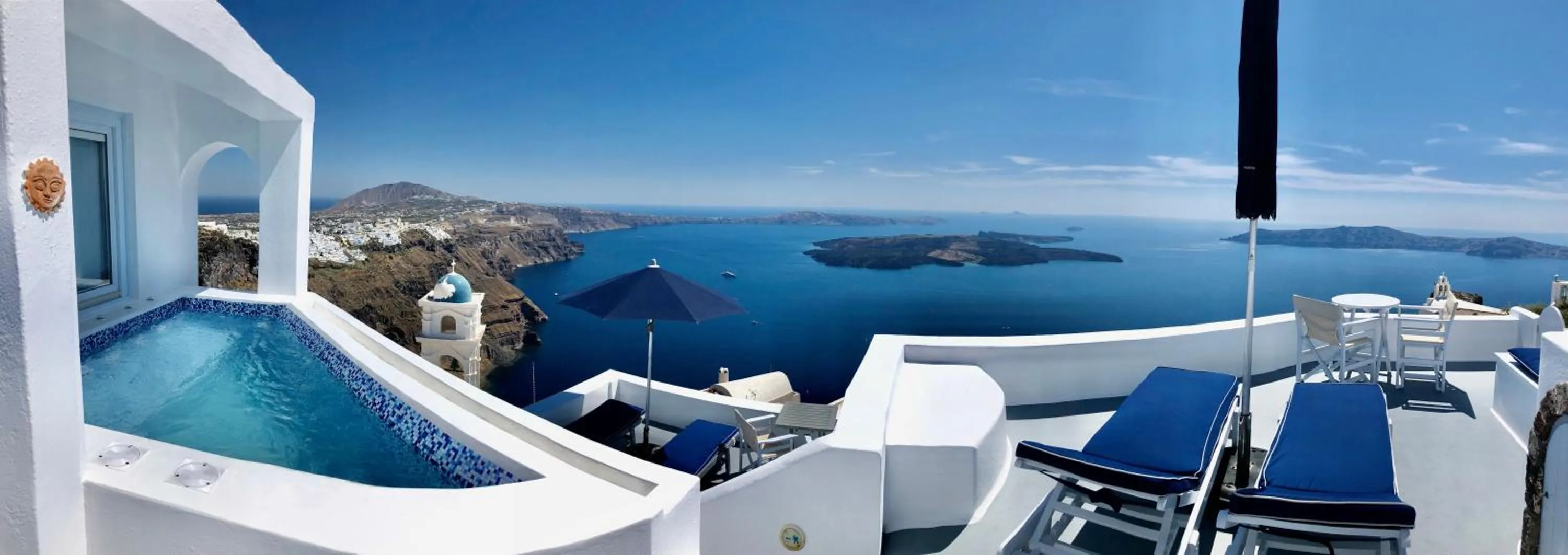 Honeymoon Suite with Outdoor Dip Pool and Caldera View in Altana Heritage Suites