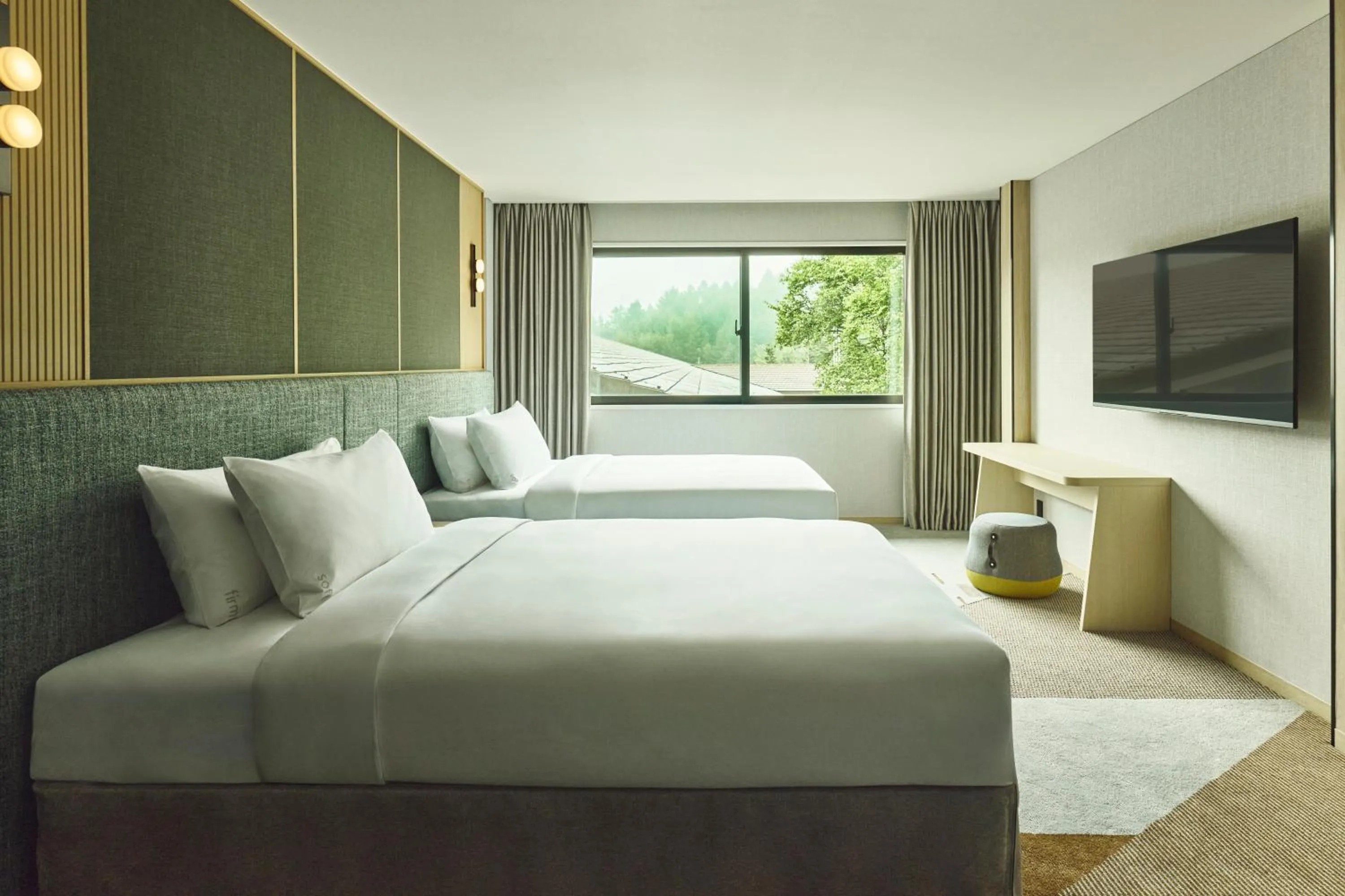 Photo of the whole room, Bed in ANA Holiday Inn Resort Karuizawa by IHG