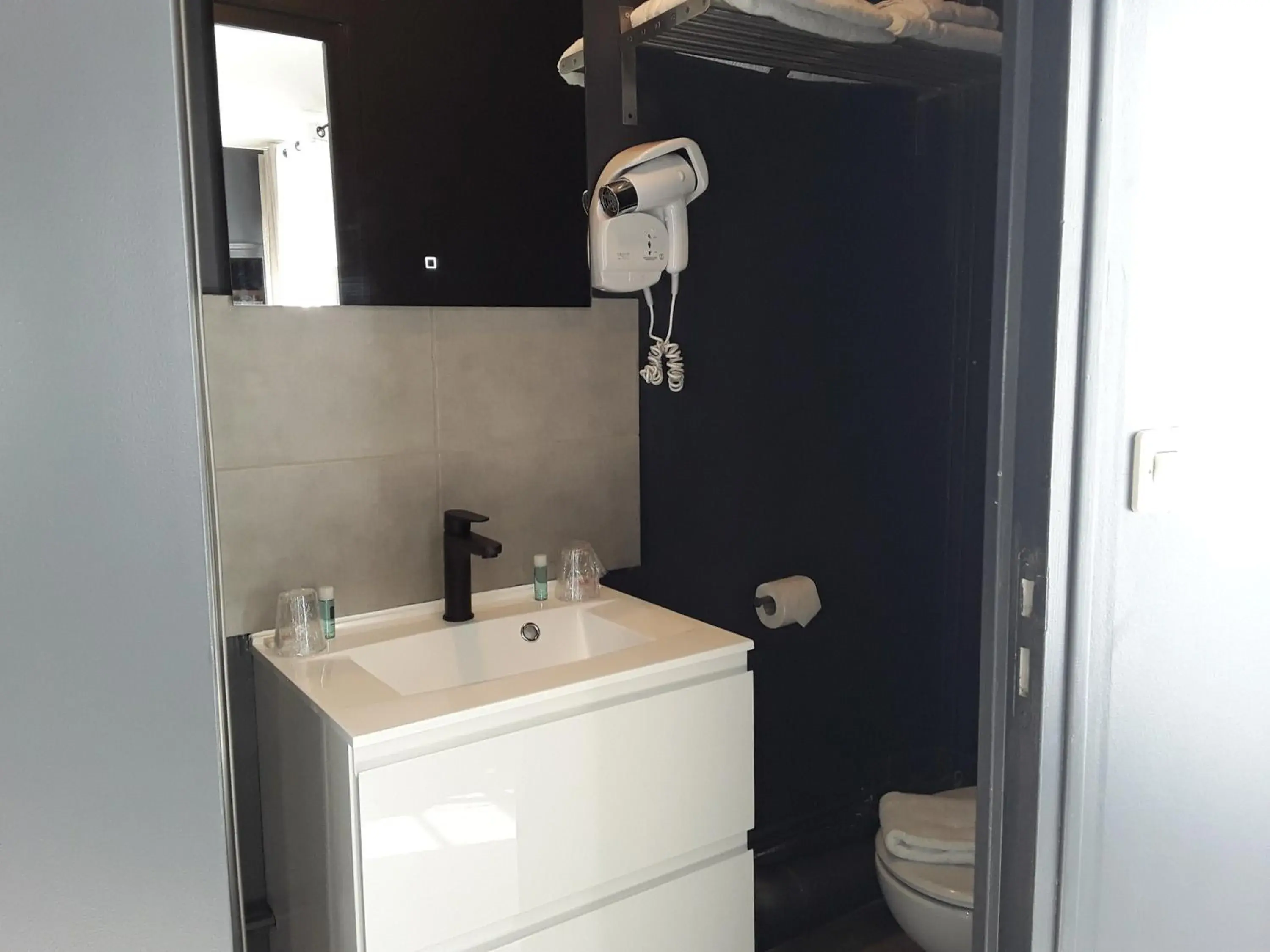 Twin Room in La Pomme d'Or Twin Room in La Pomme d'Or