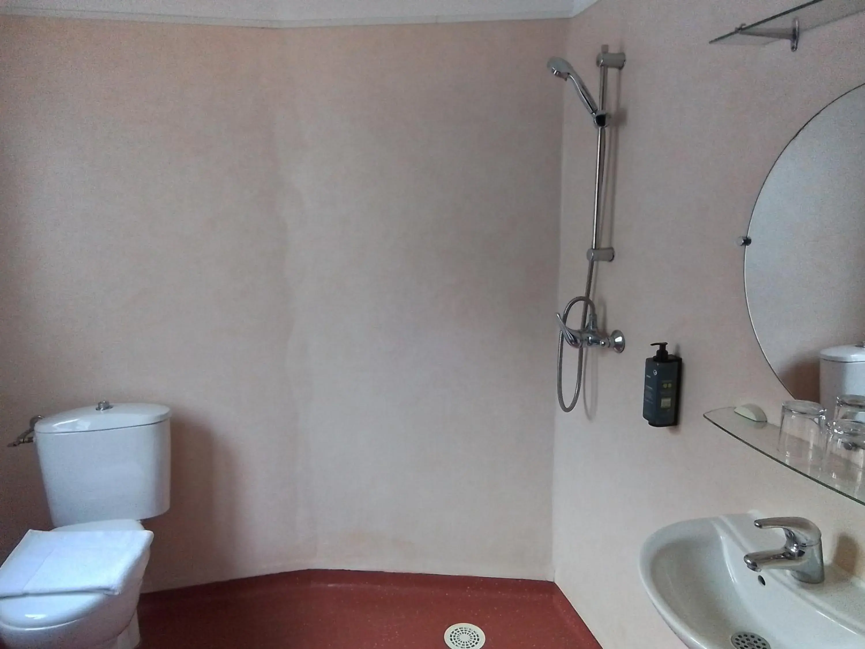 Double Room - Disability Access in La Pomme d'Or Double Room - Disability Access in La Pomme d'Or