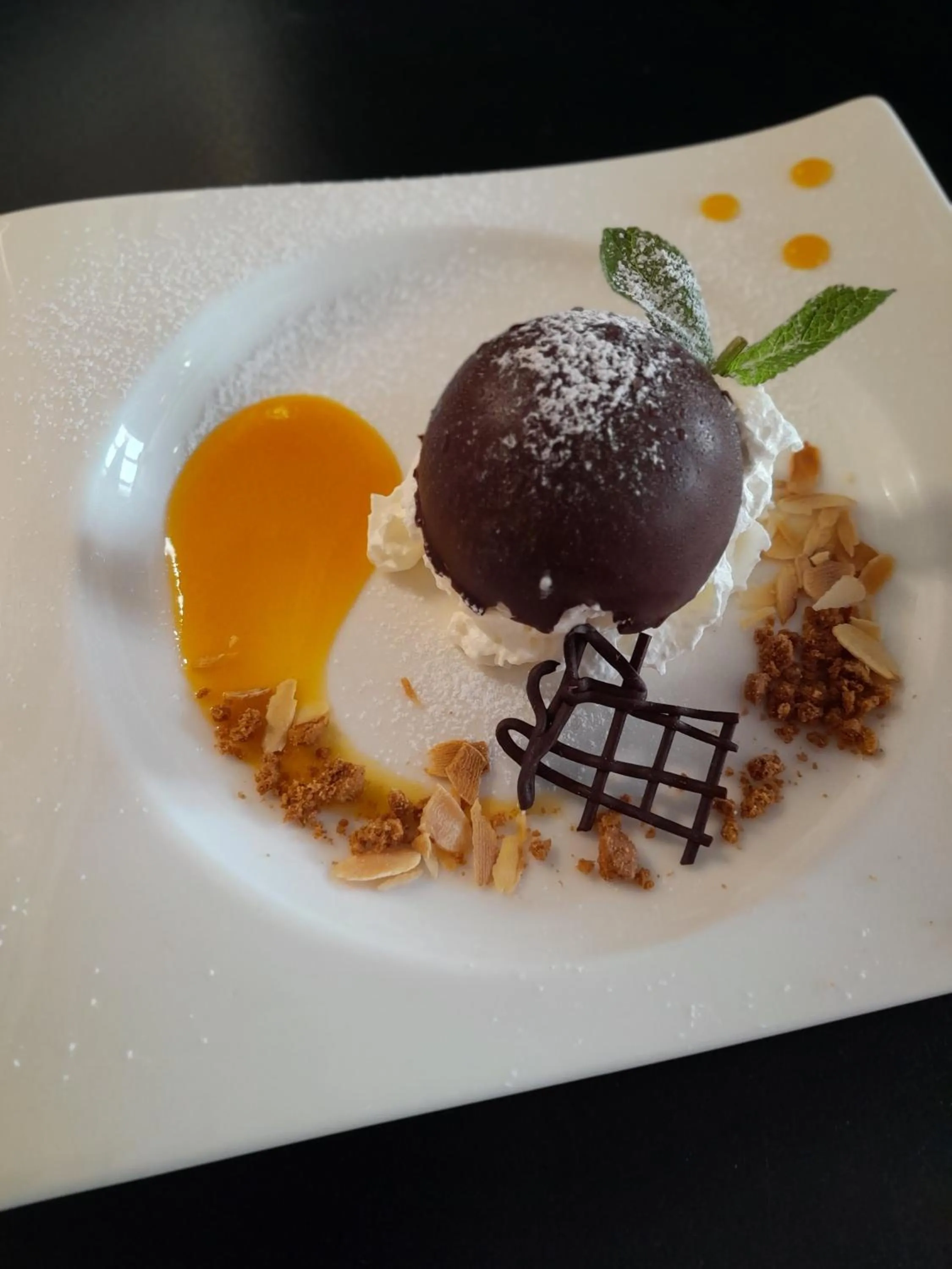 Restaurant/places to eat in La Pomme d'Or