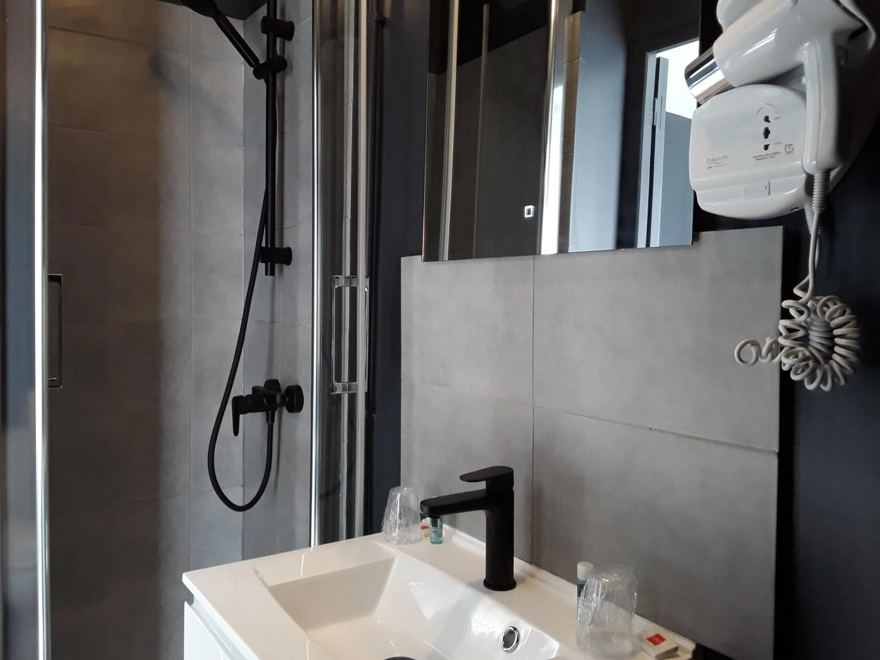 Bathroom in La Pomme d'Or