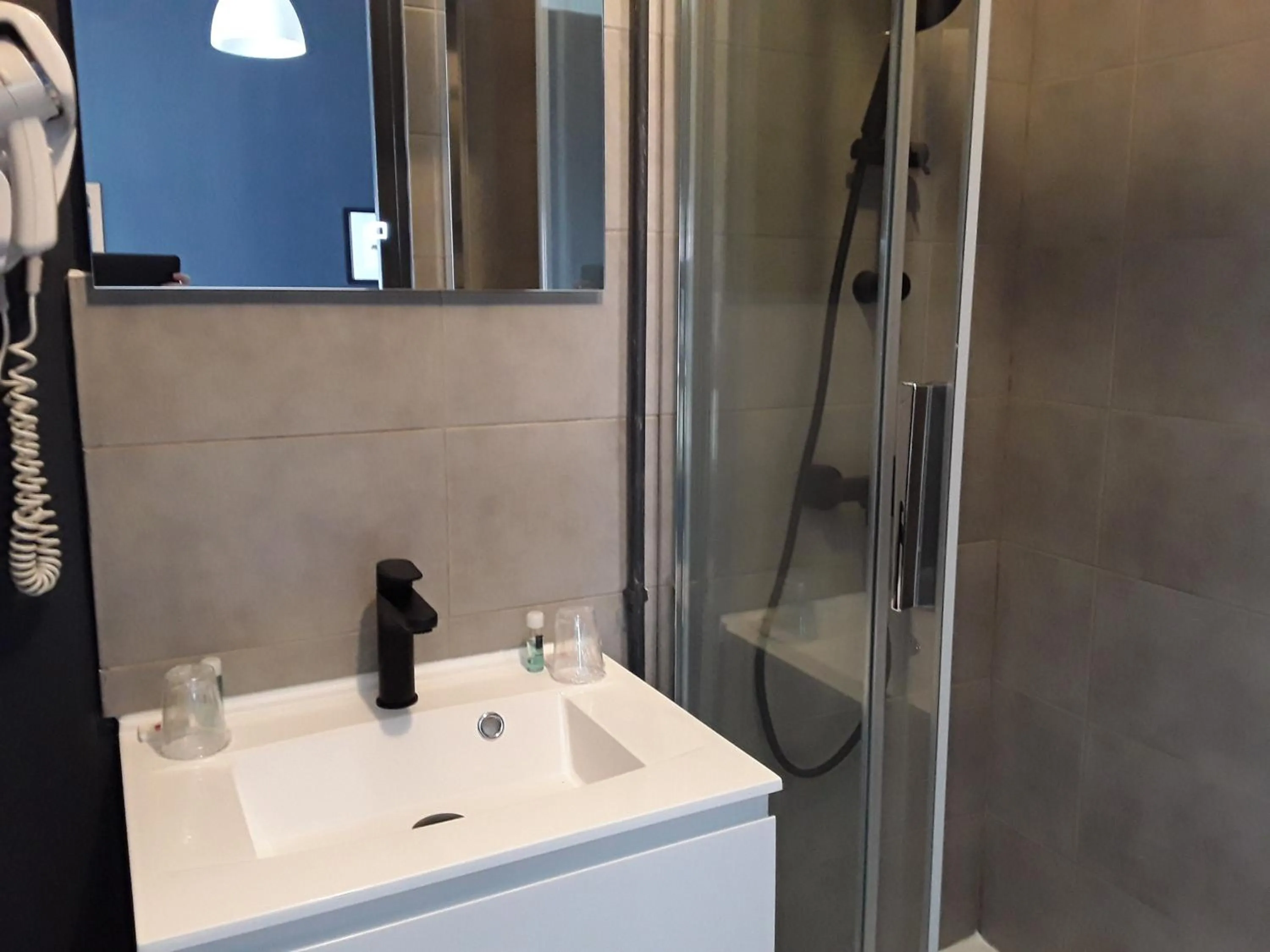 Bathroom in La Pomme d'Or