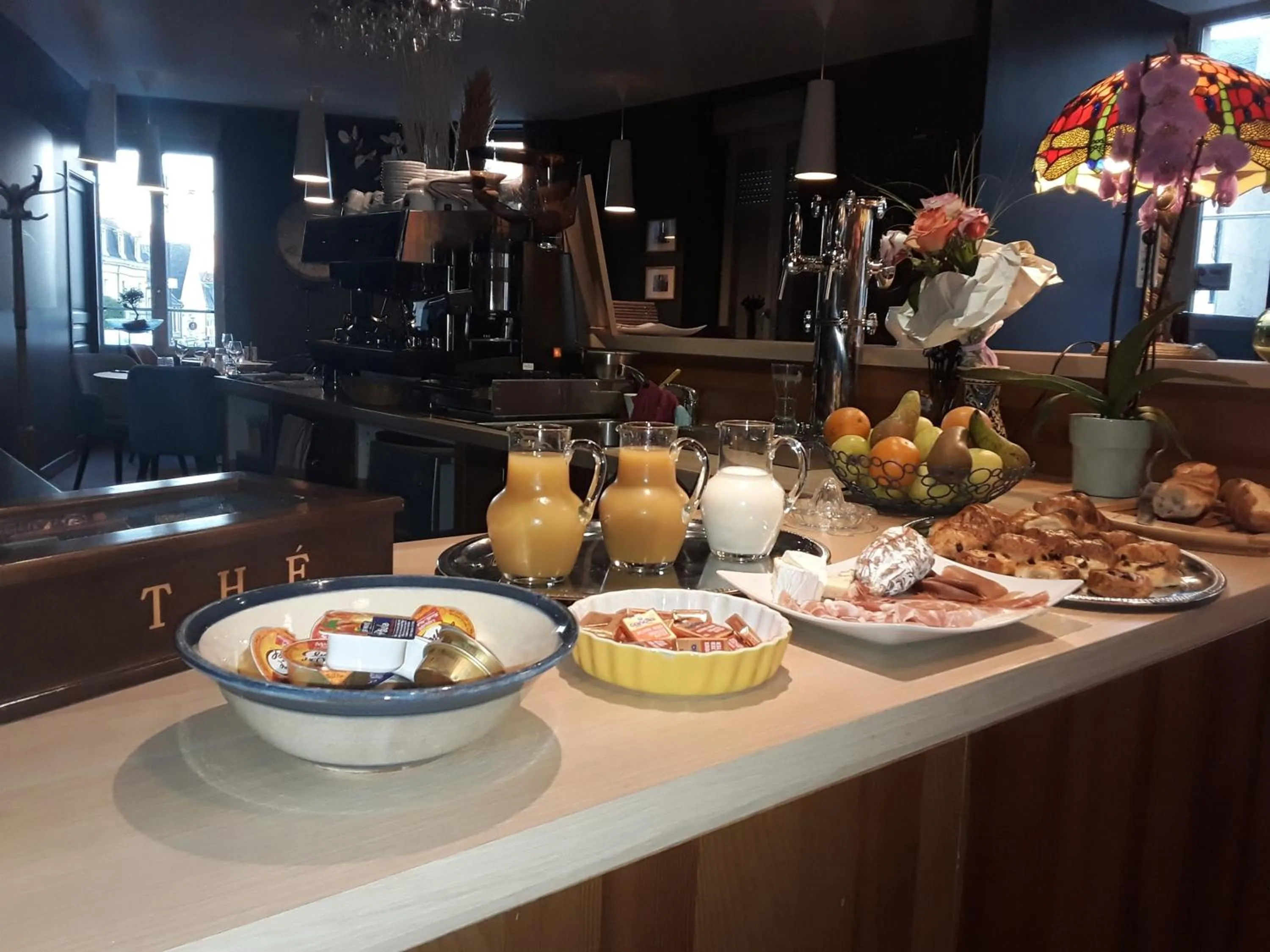 Breakfast in La Pomme d'Or