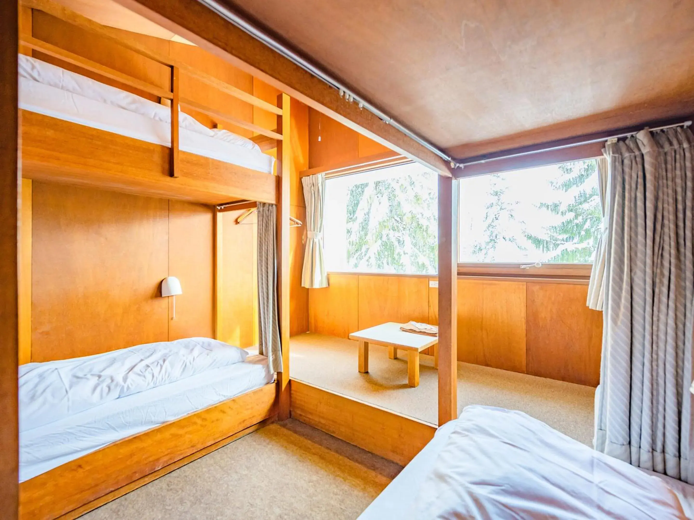 Room with Bunk Beds and Shared Bathroom - single occupancy in Lodge Scole Room with Bunk Beds and Shared Bathroom - single occupancy in Lodge Scole