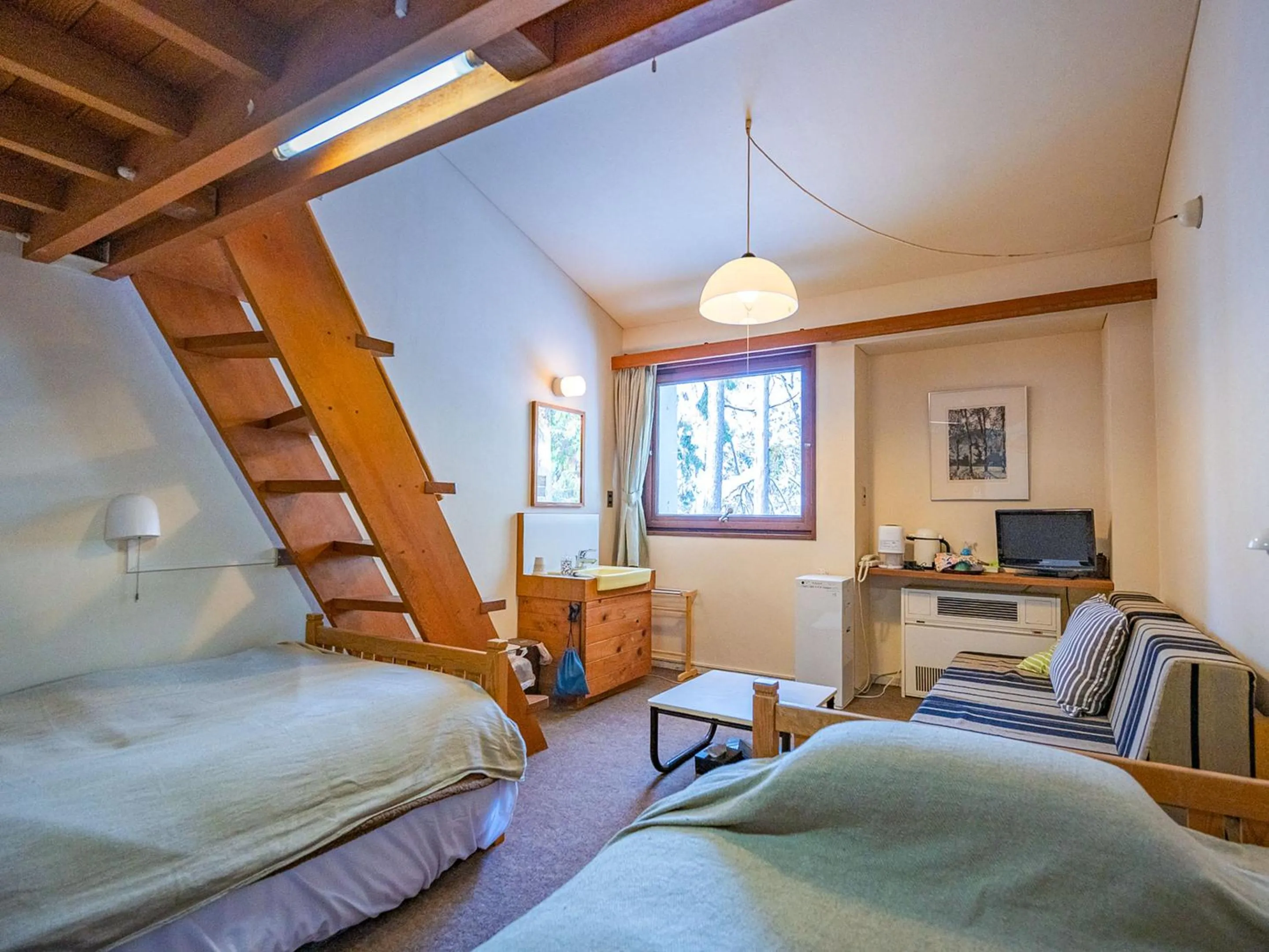 Photo of the whole room, Bed in Lodge Scole