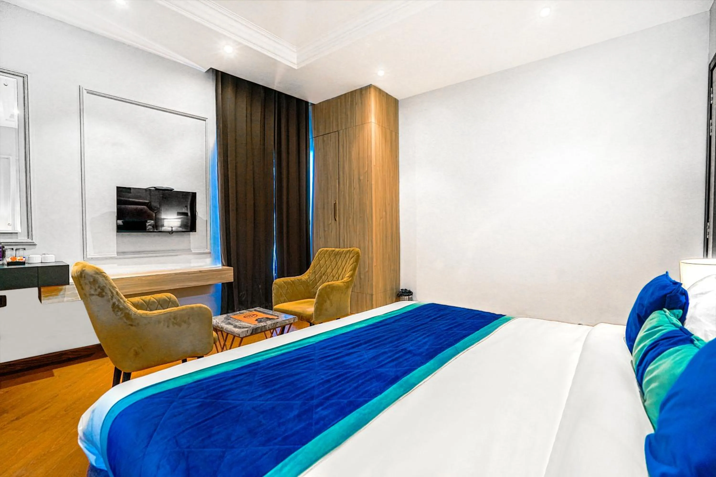 Communal lounge/ TV room, Bed in Hotel Grand Cabbana By Levelup Hotels