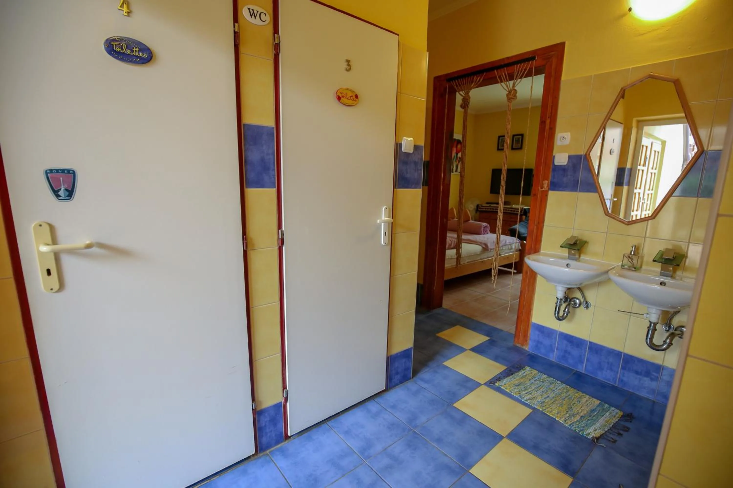 Toilet in Everlast