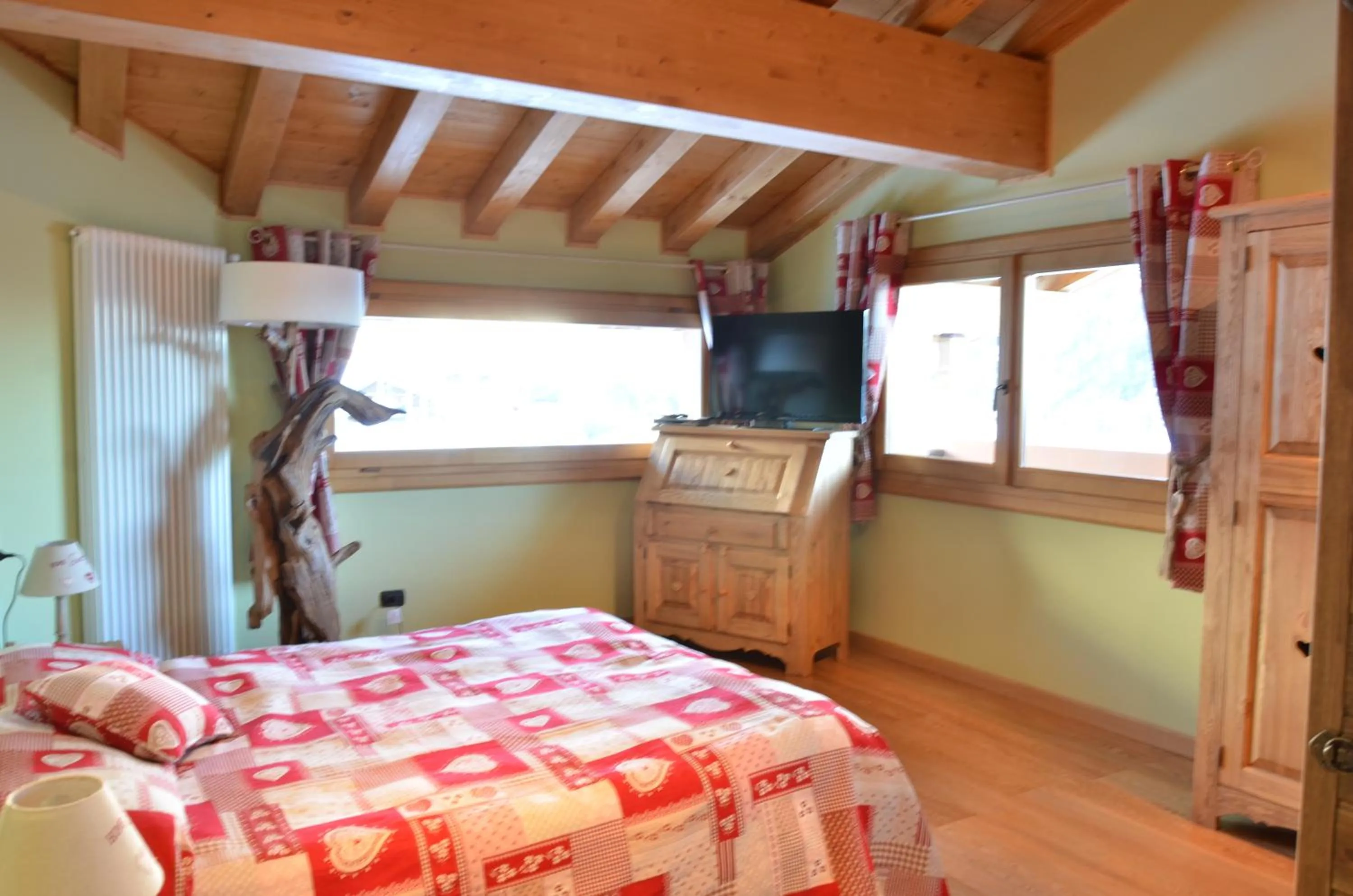 Bedroom, Bed in Hotel L'espoir