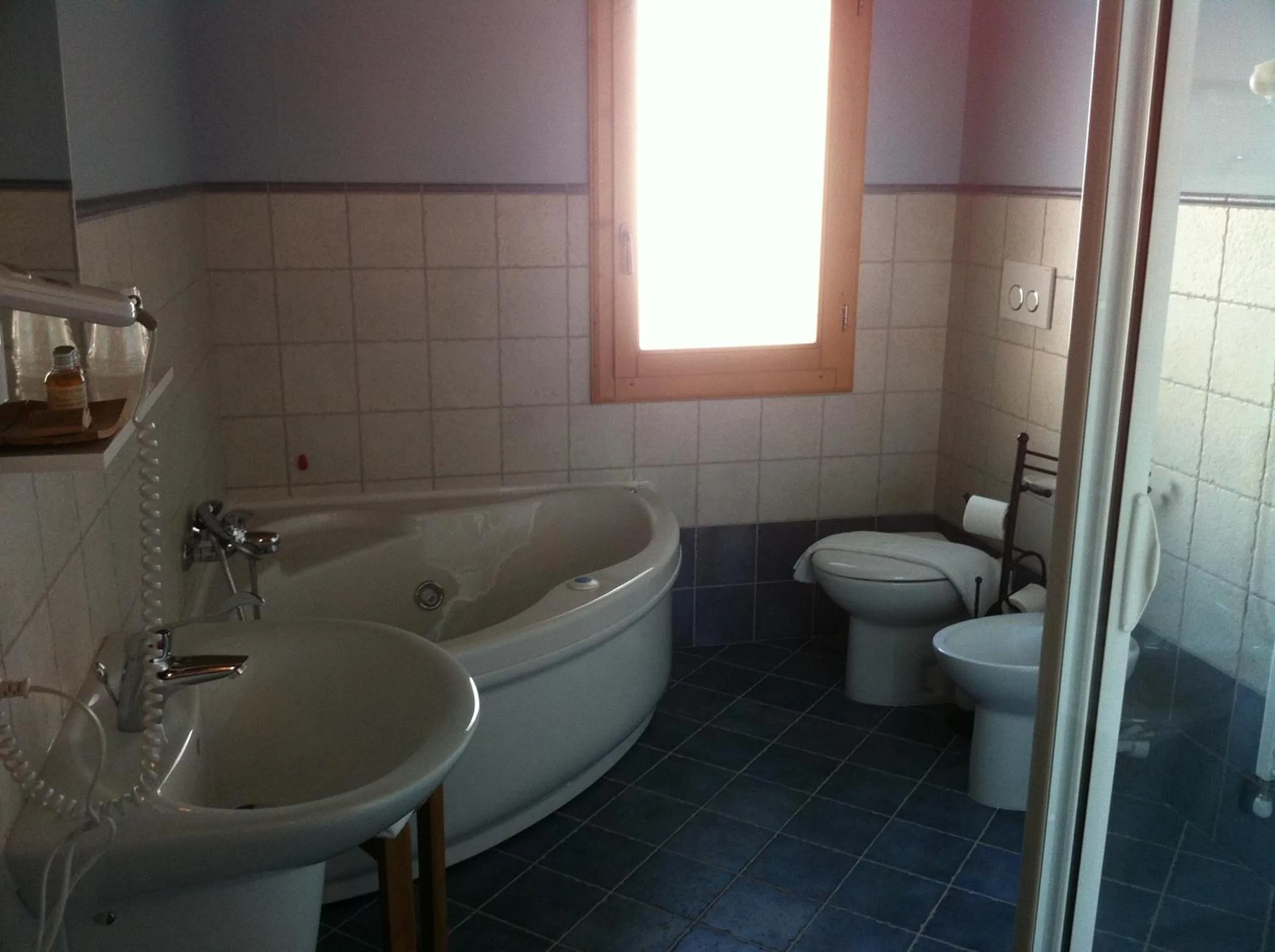 Bathroom in Hotel L'espoir