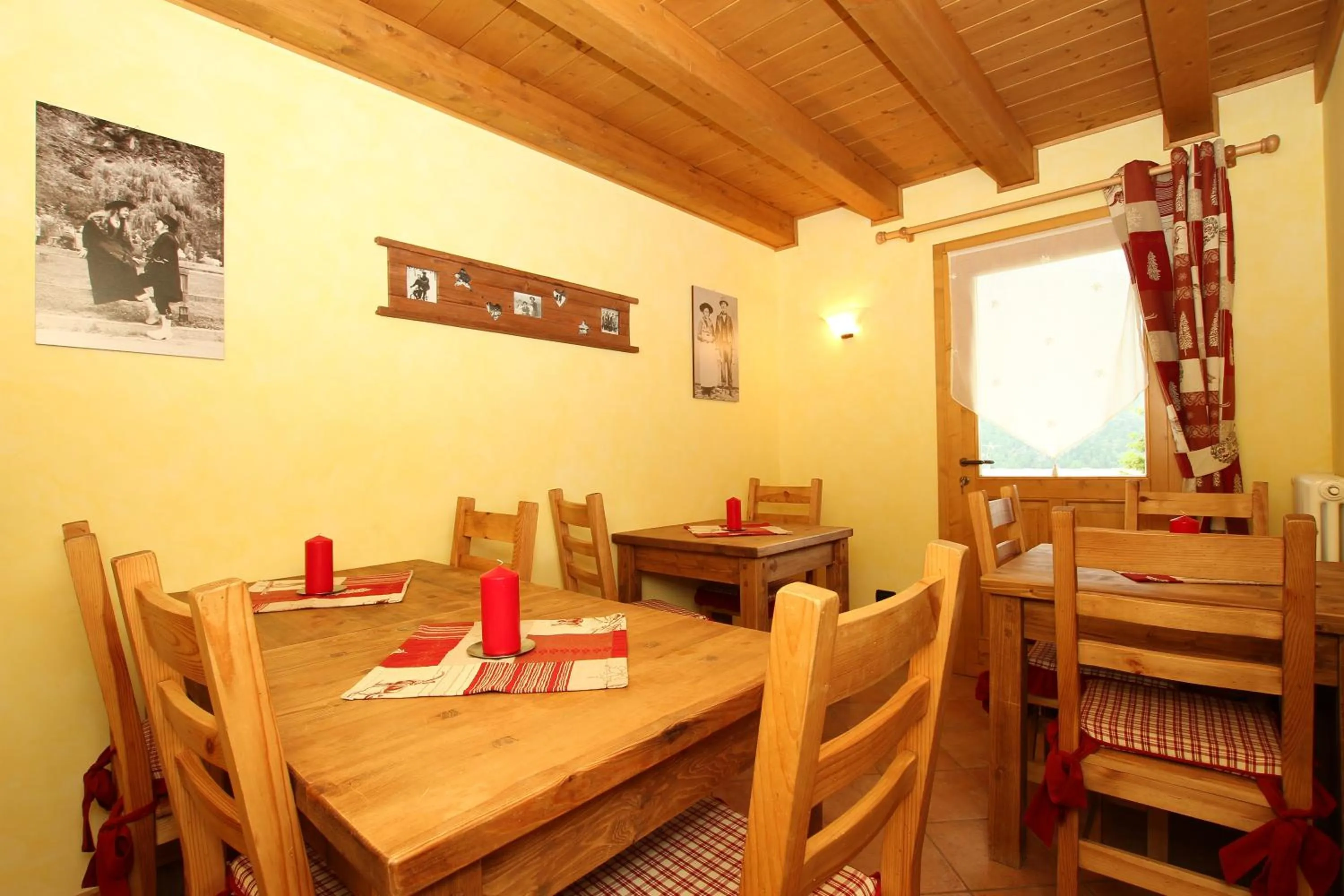 Restaurant/places to eat in Hotel L'espoir