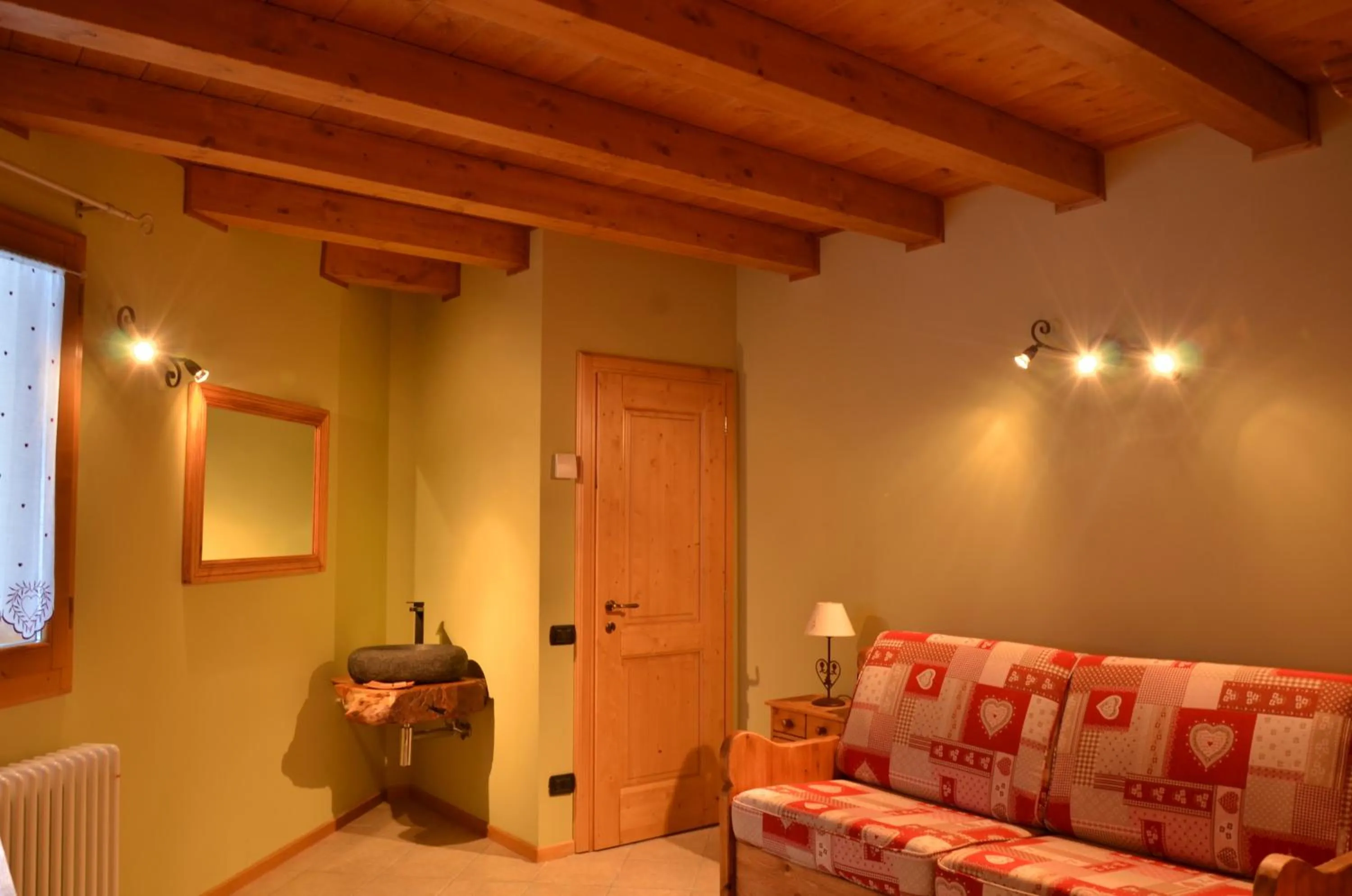 Living room, Bed in Hotel L'espoir