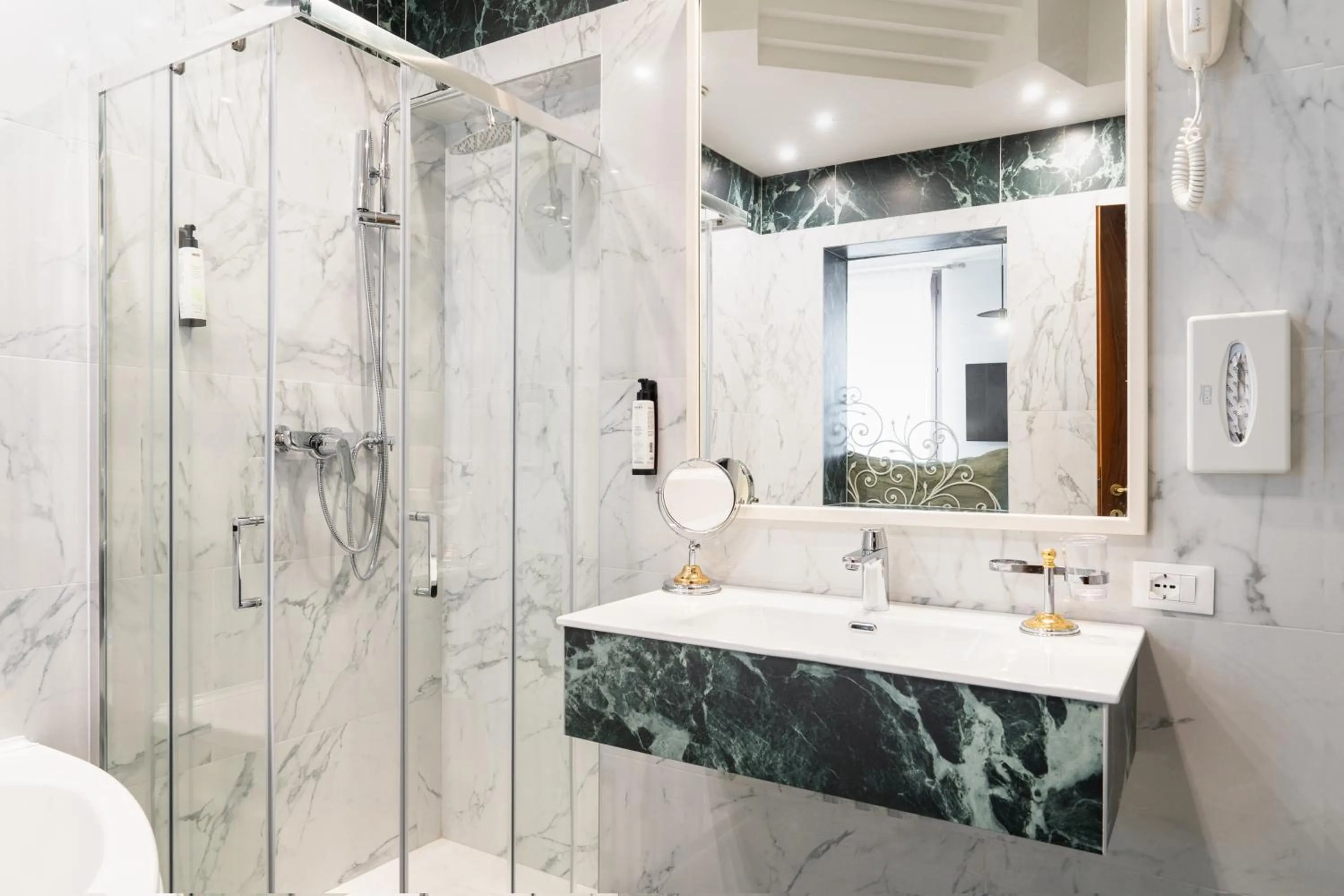 Bathroom in Hotel San Marco Fitness Pool & Spa