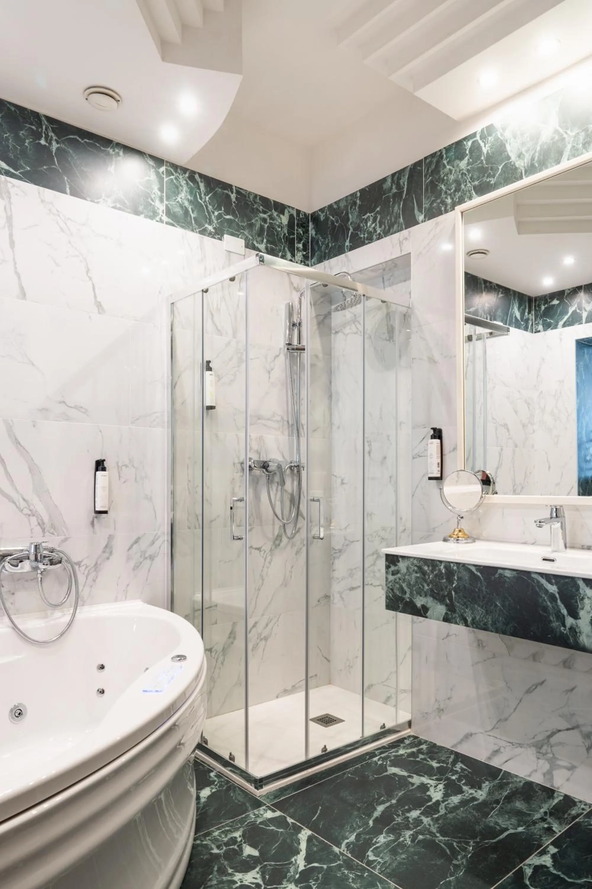 Bathroom in Hotel San Marco Fitness Pool & Spa