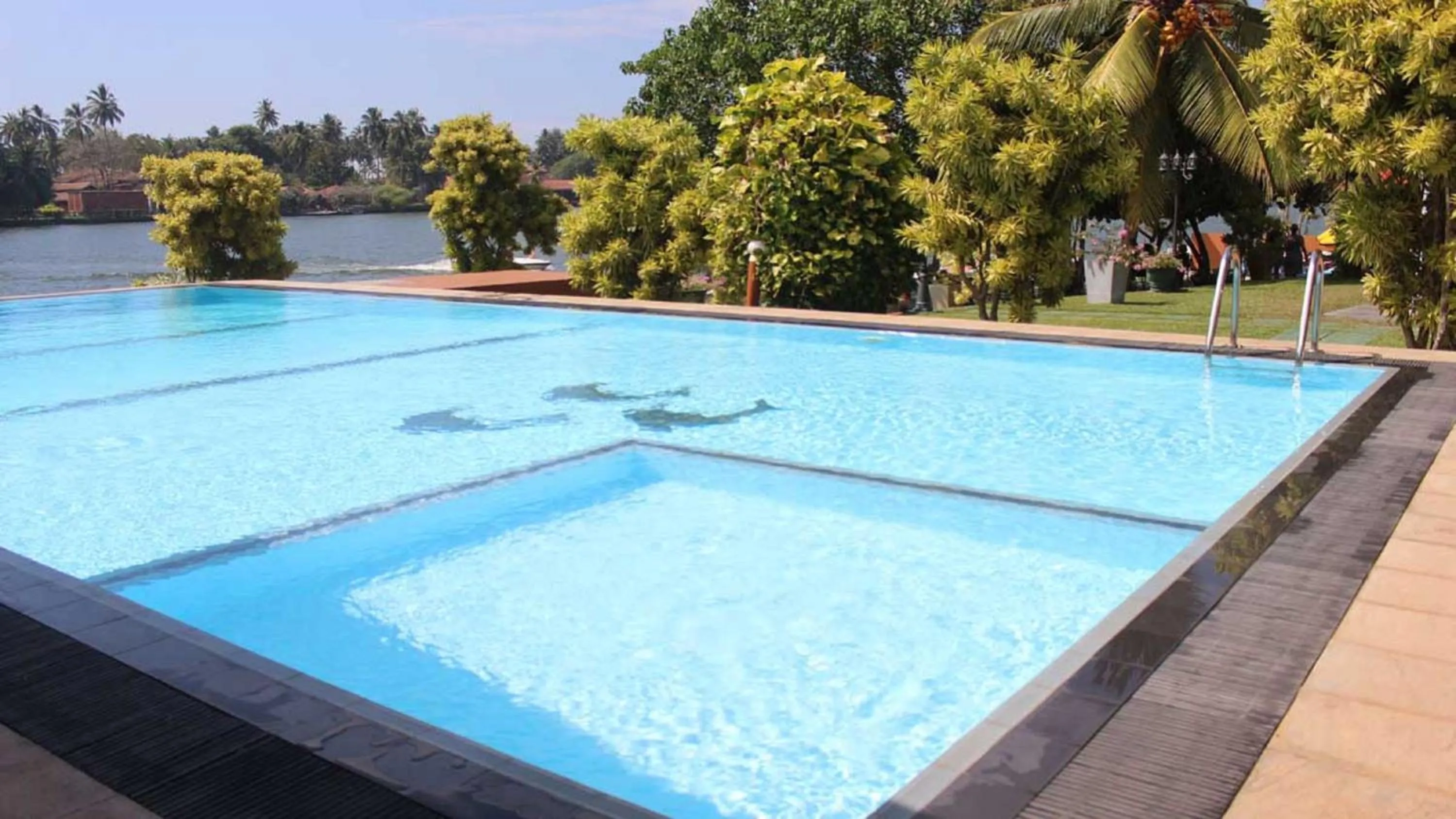 Swimming pool in Ranga Holiday Resort