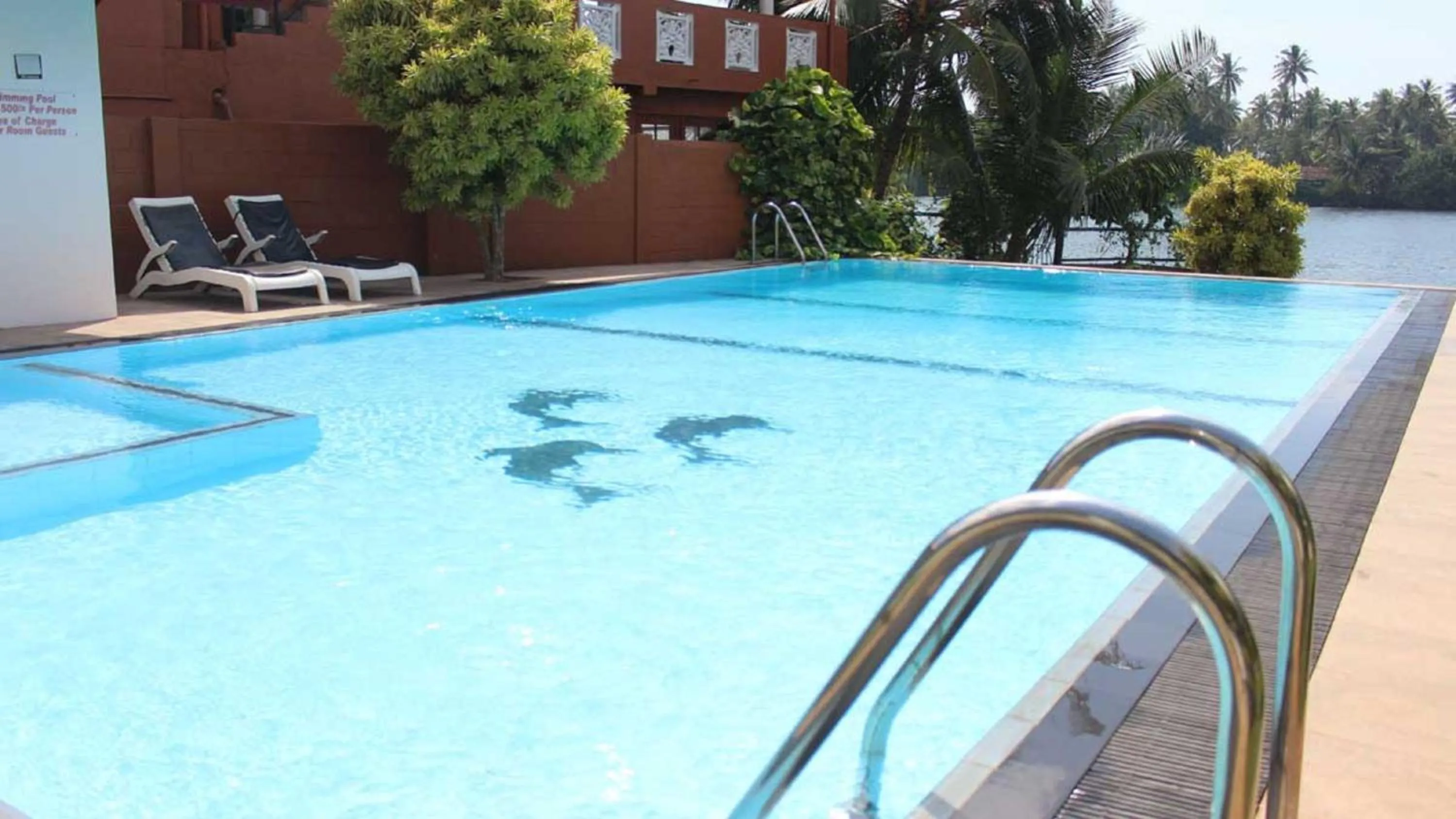 Swimming pool in Ranga Holiday Resort