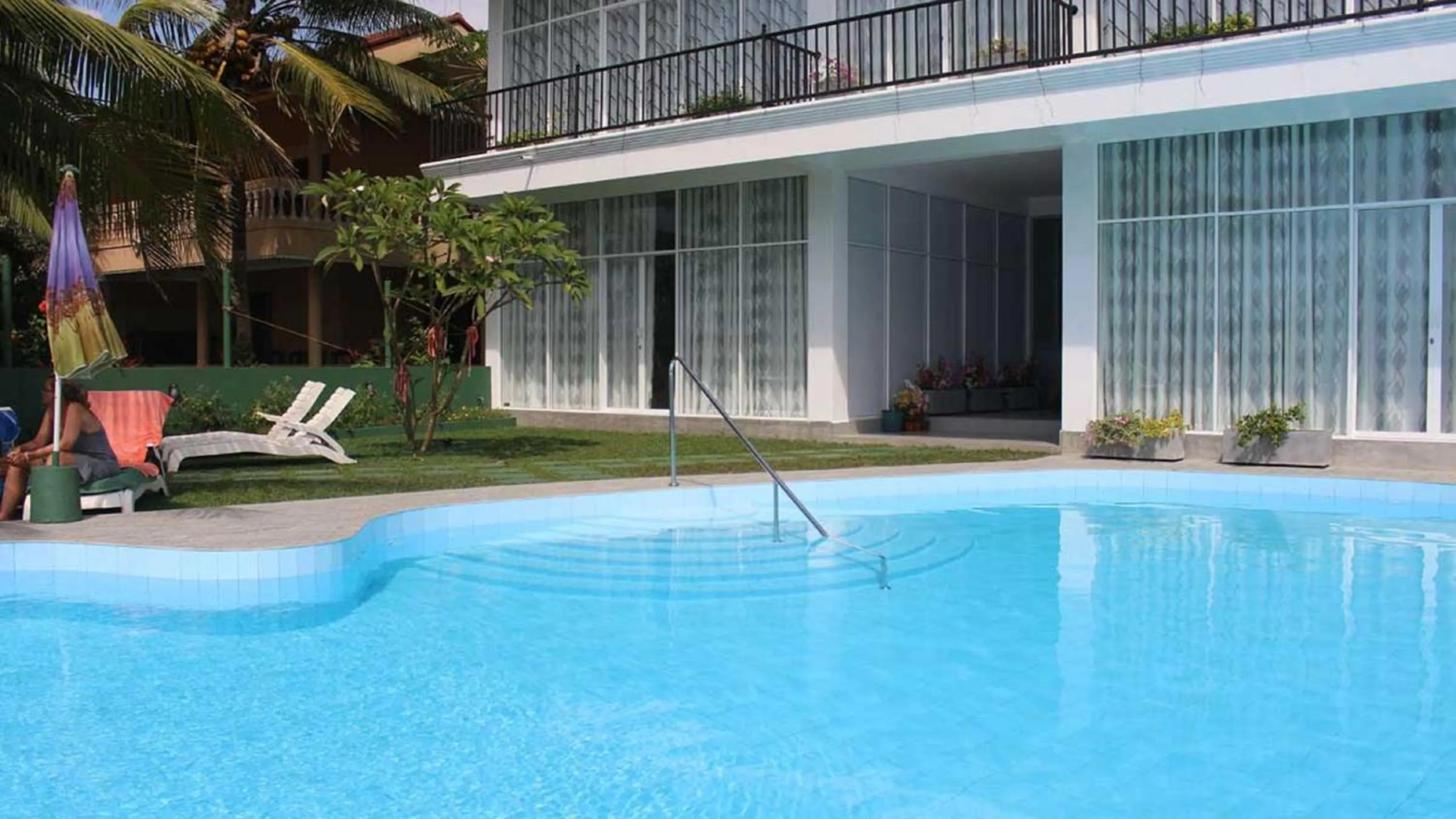 Swimming pool in Ranga Holiday Resort