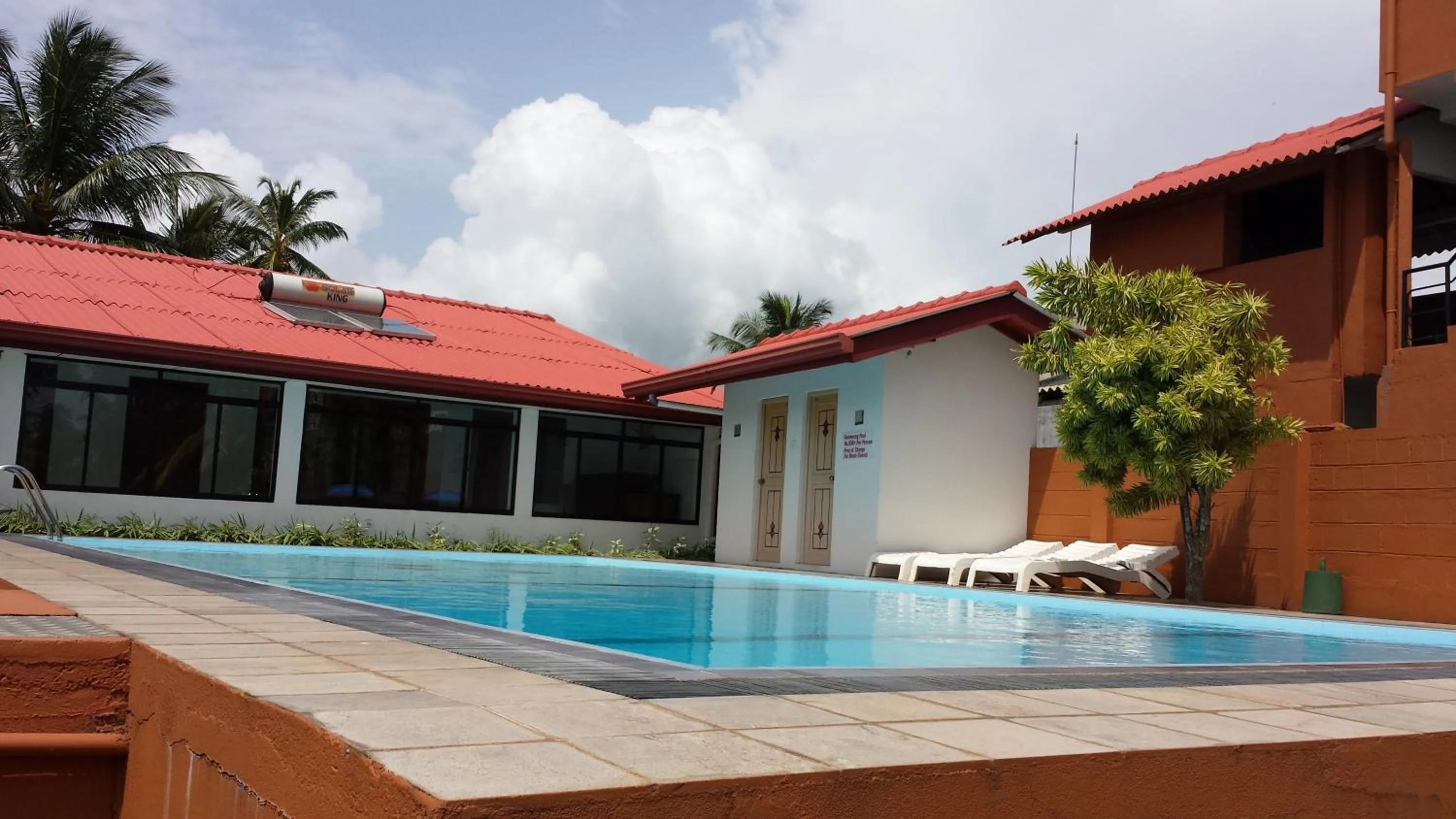 Swimming pool in Ranga Holiday Resort