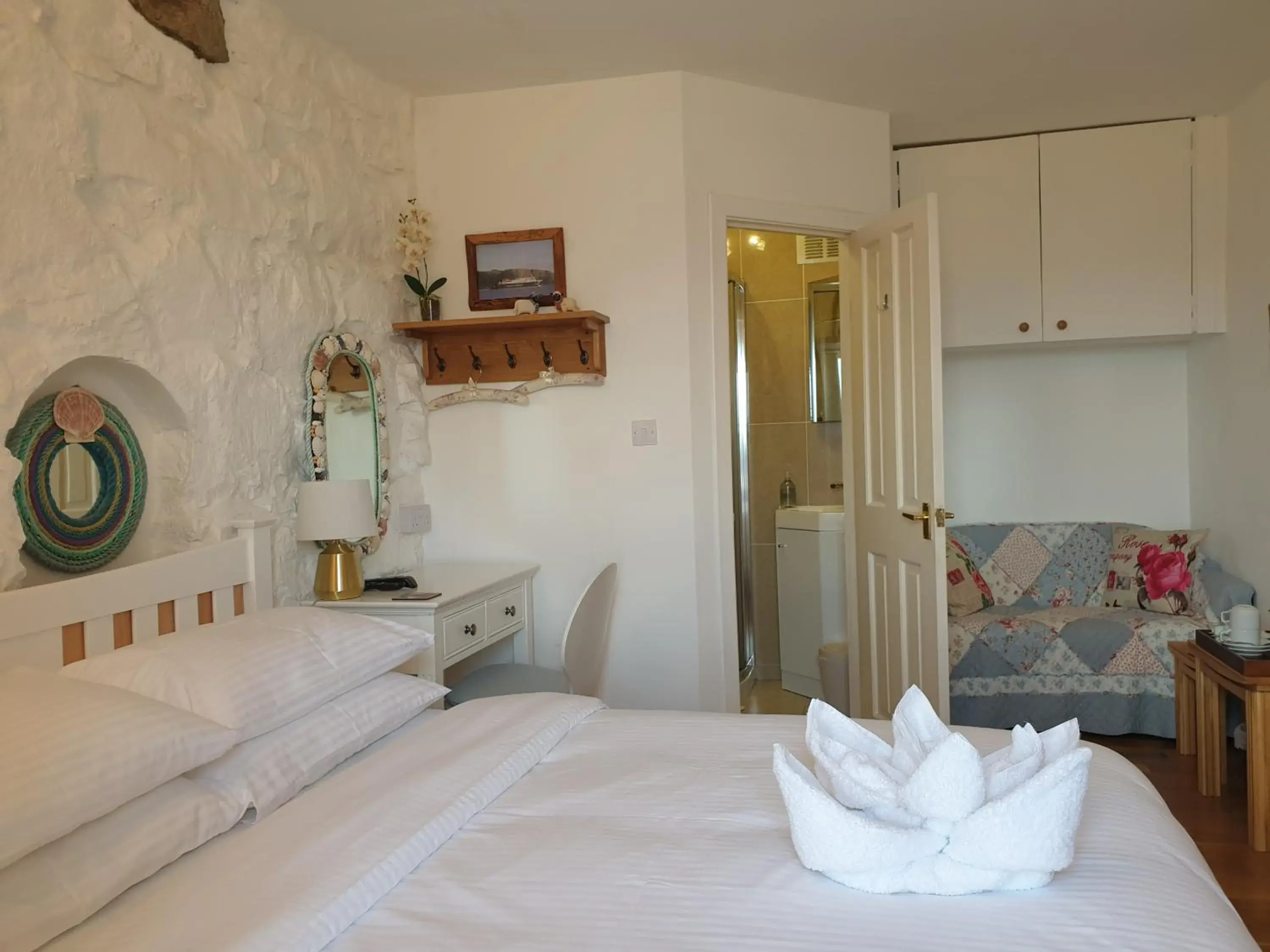 Deluxe Double Room with Side Sea View in Harbour view Deluxe Double Room with Side Sea View in Harbour view