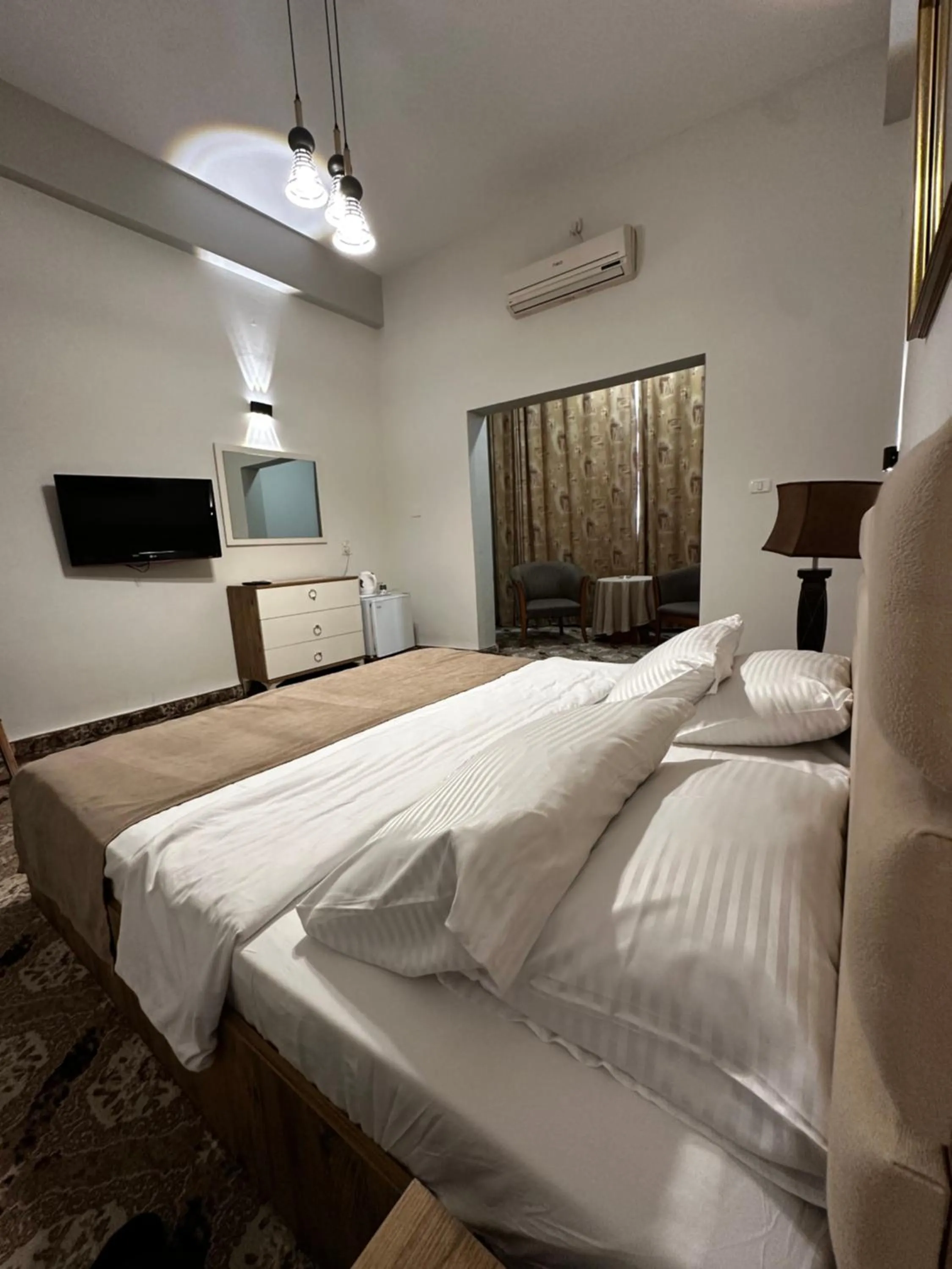 Bed in Shepherd Hotel