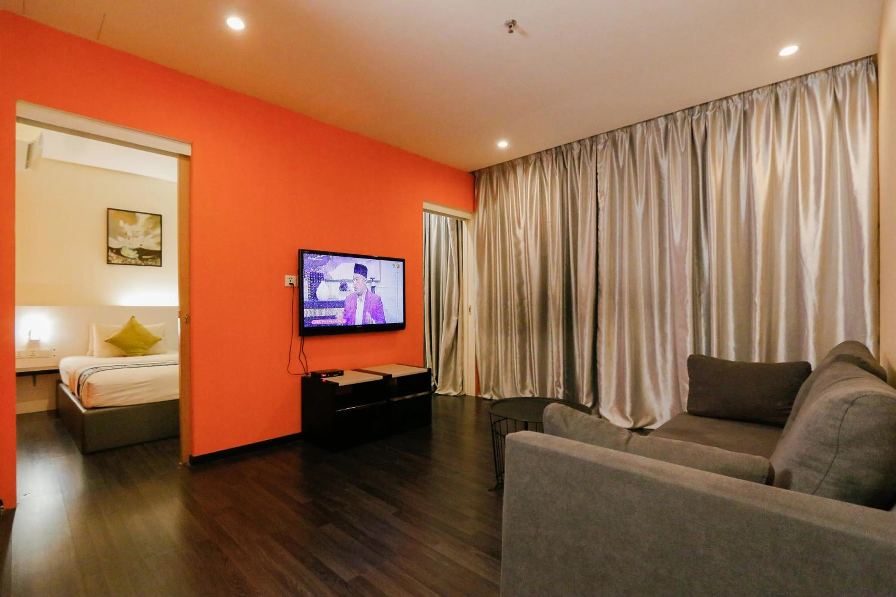 Living room, Bed in Golden Roof Hotel Ampang Ipoh