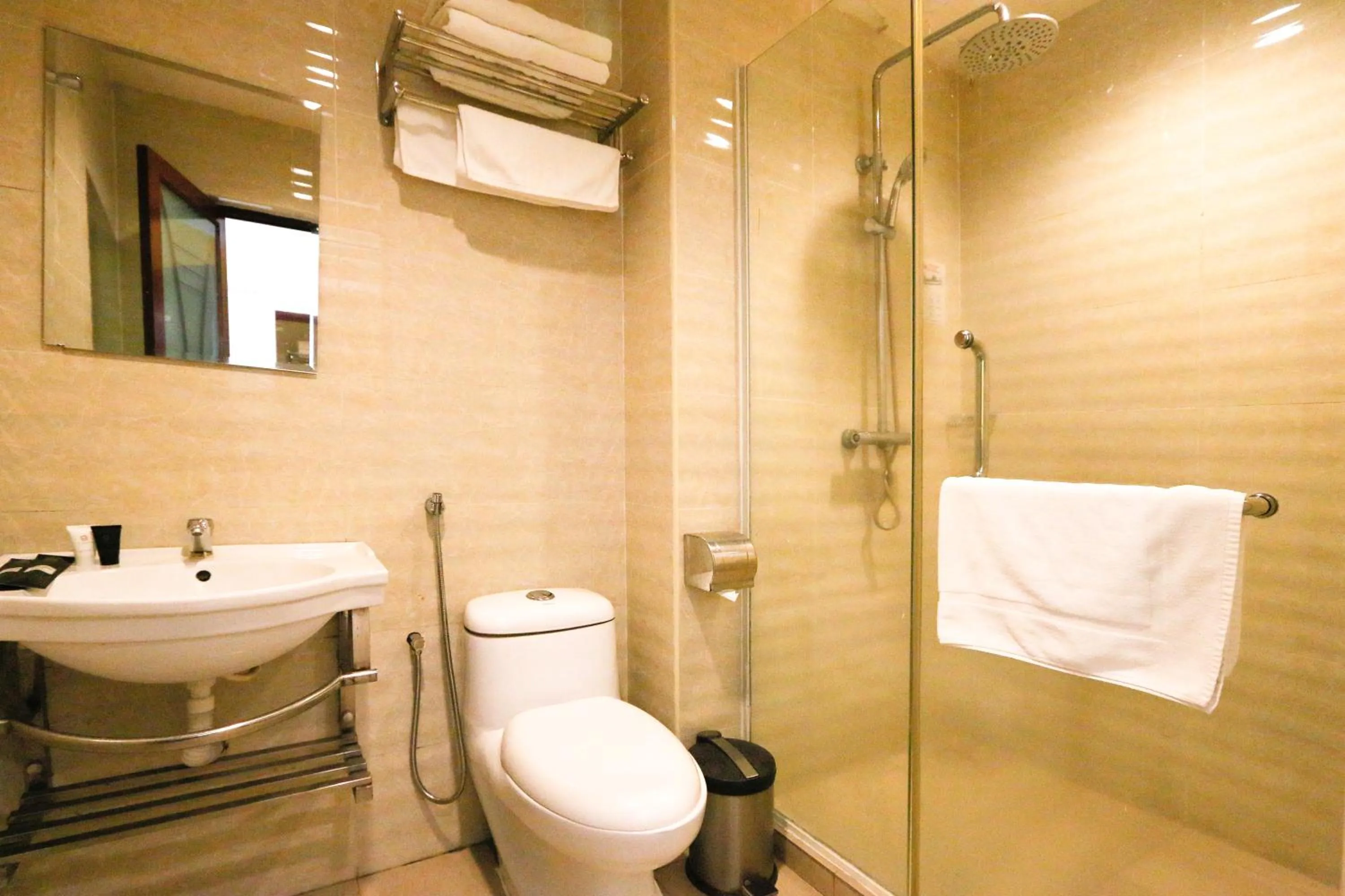 Shower in Golden Roof Hotel Ampang Ipoh