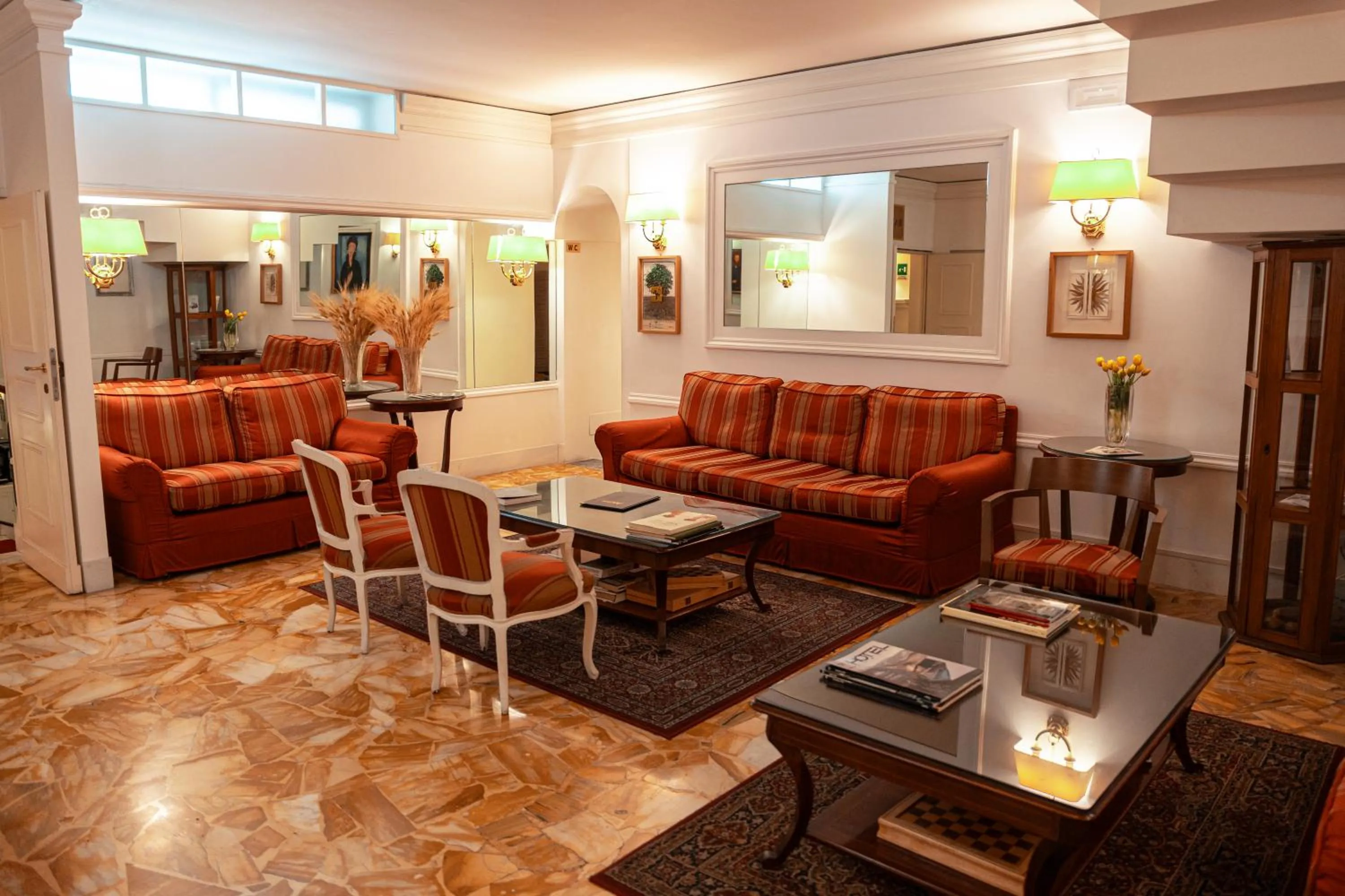 Seating area in Hotel Modigliani