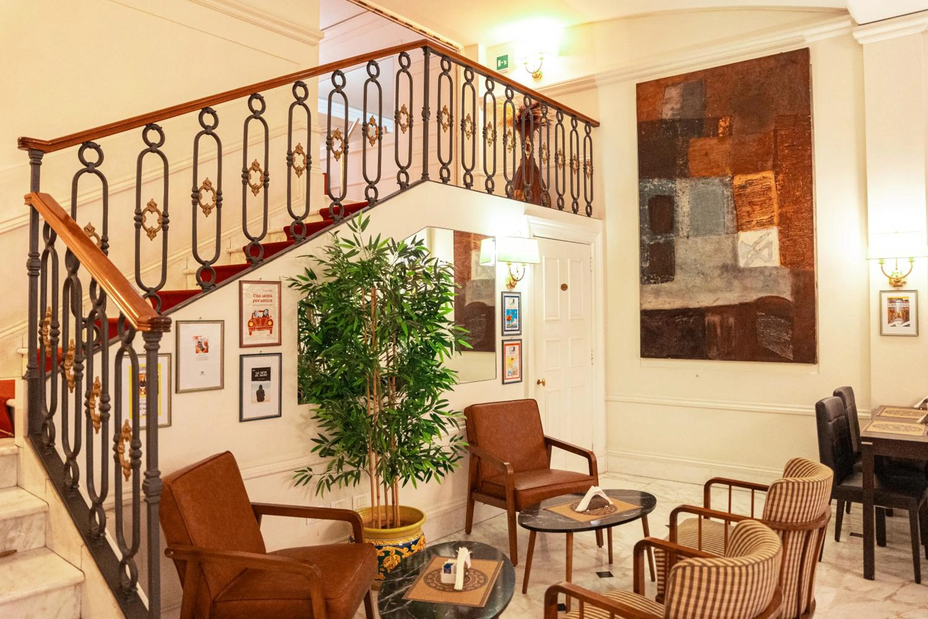Seating area in Hotel Modigliani