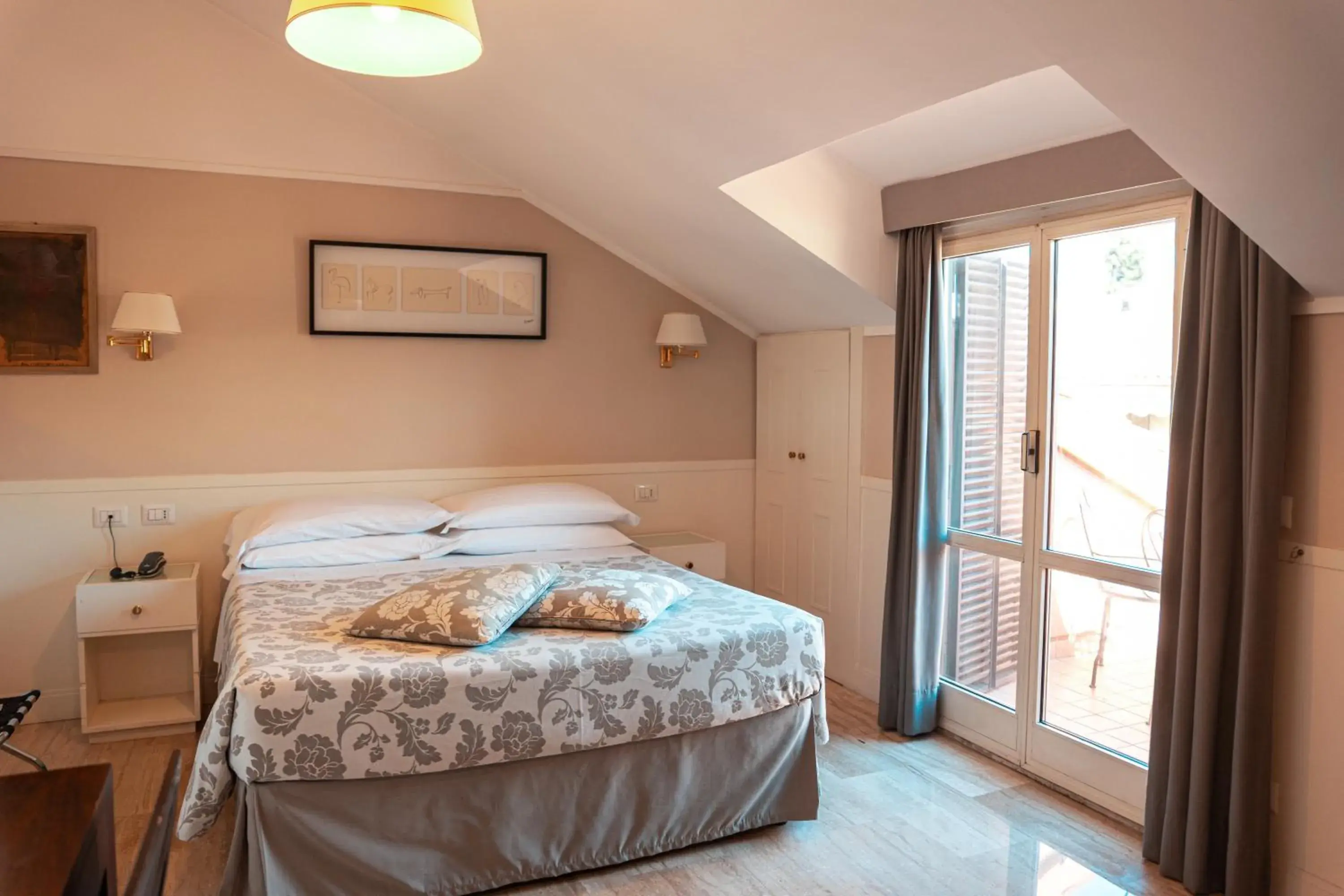 Bed in Hotel Modigliani Bed in Hotel Modigliani