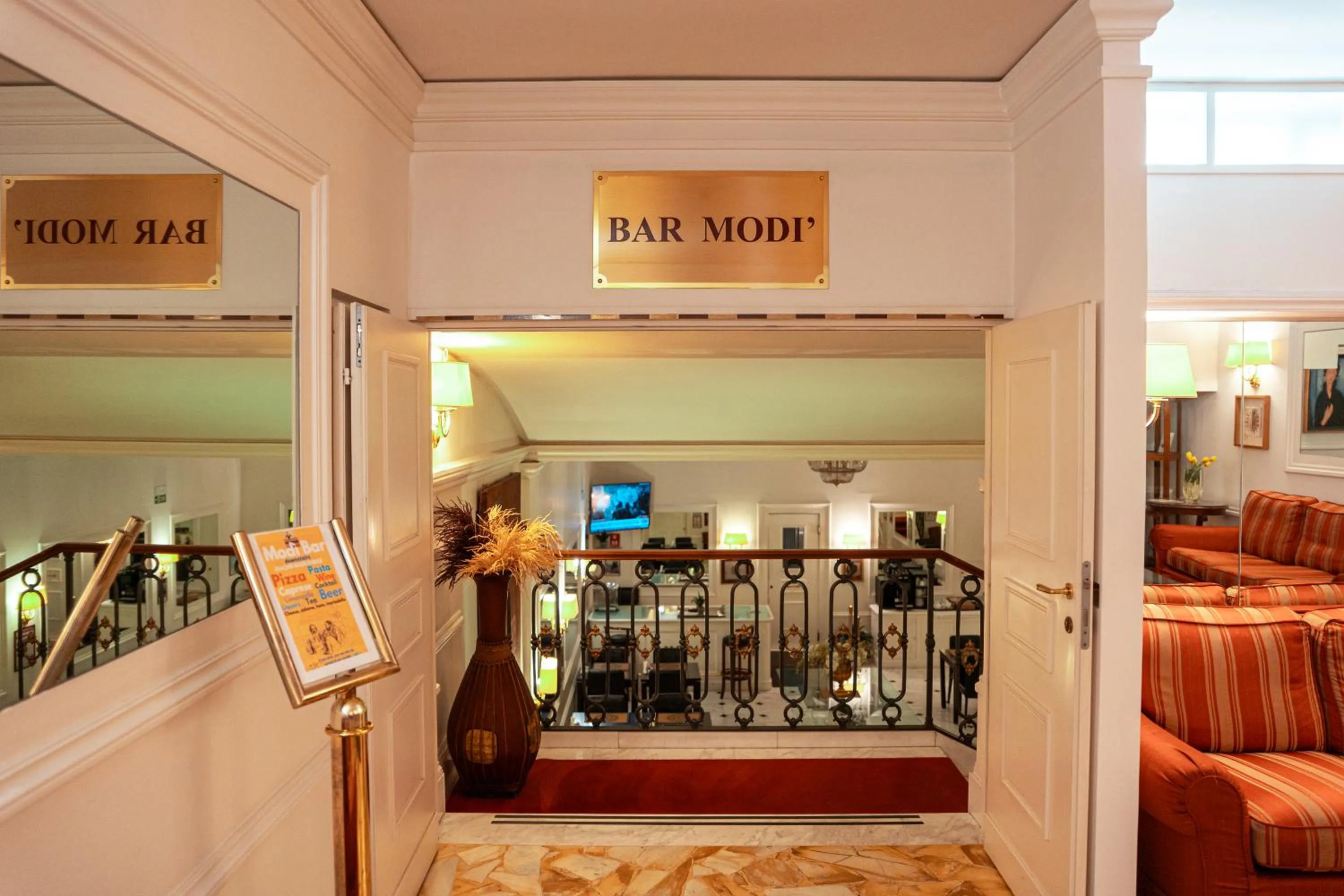 Seating area in Hotel Modigliani