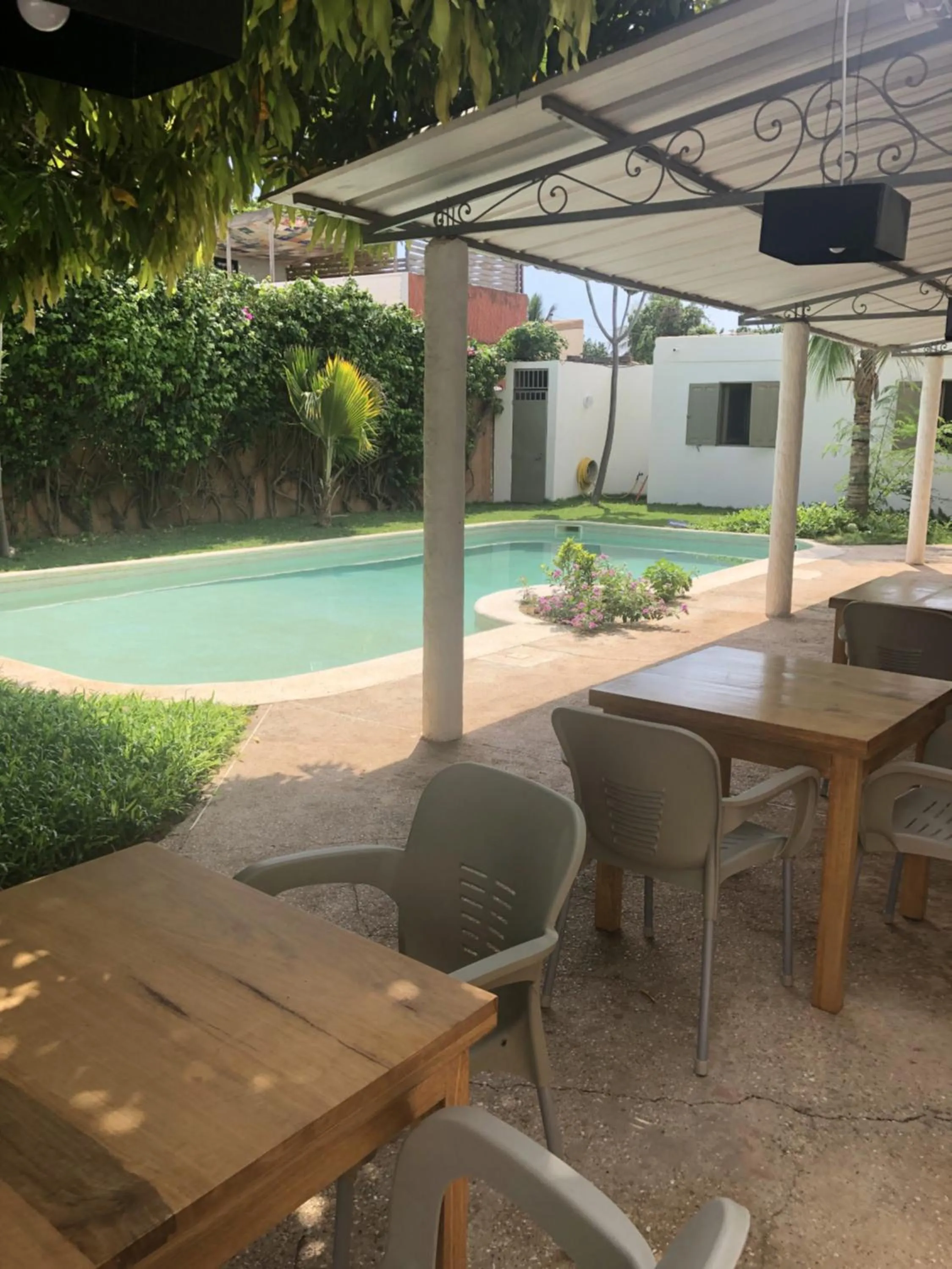 Dining area in le HBR de Saly