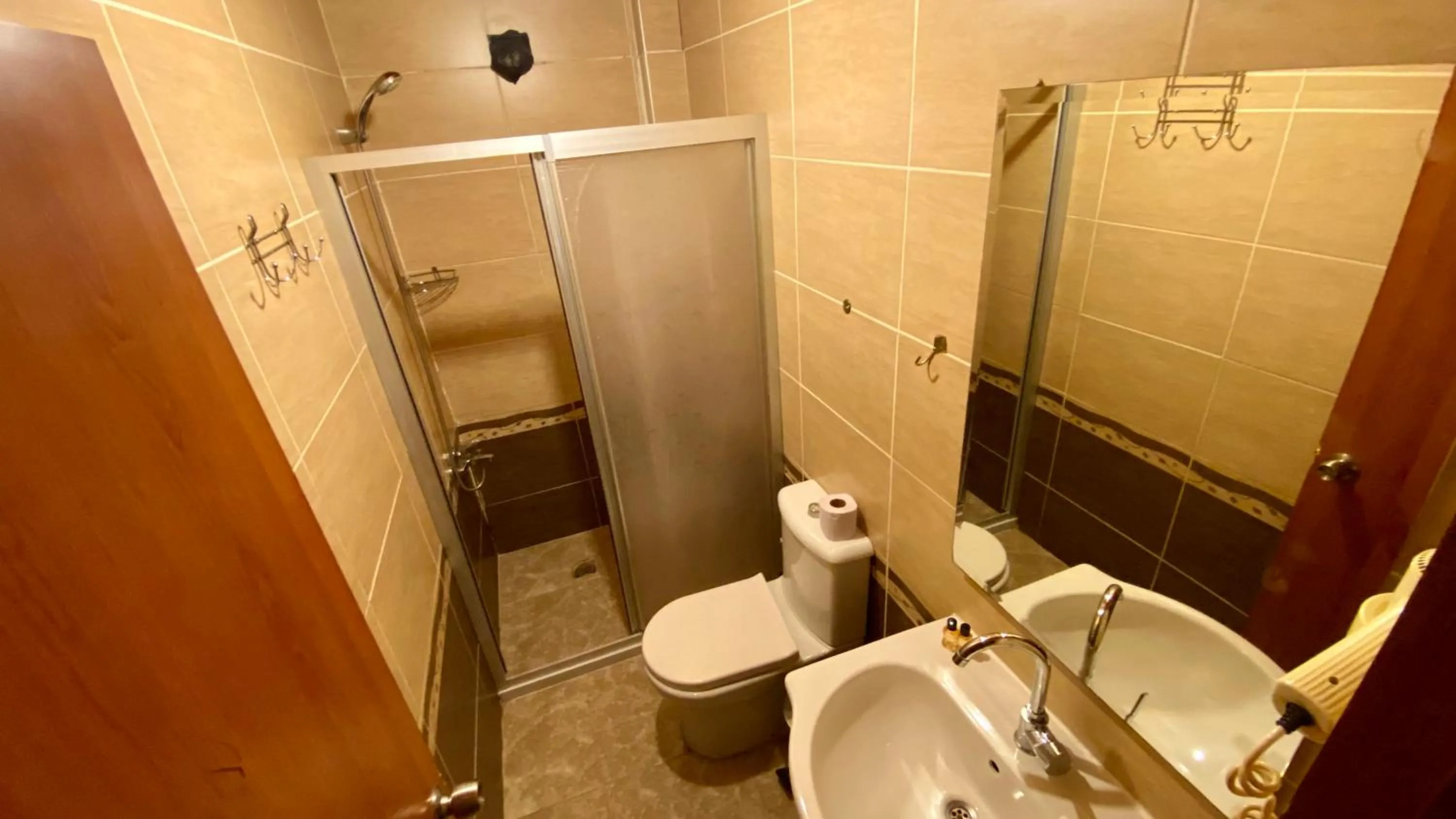 Shower in Herton Boutique Hotel