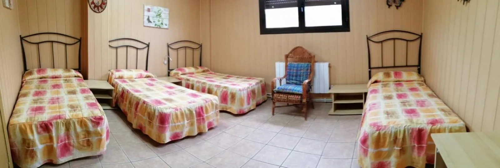 Bed in Albergue de Peregrinos A Santiago