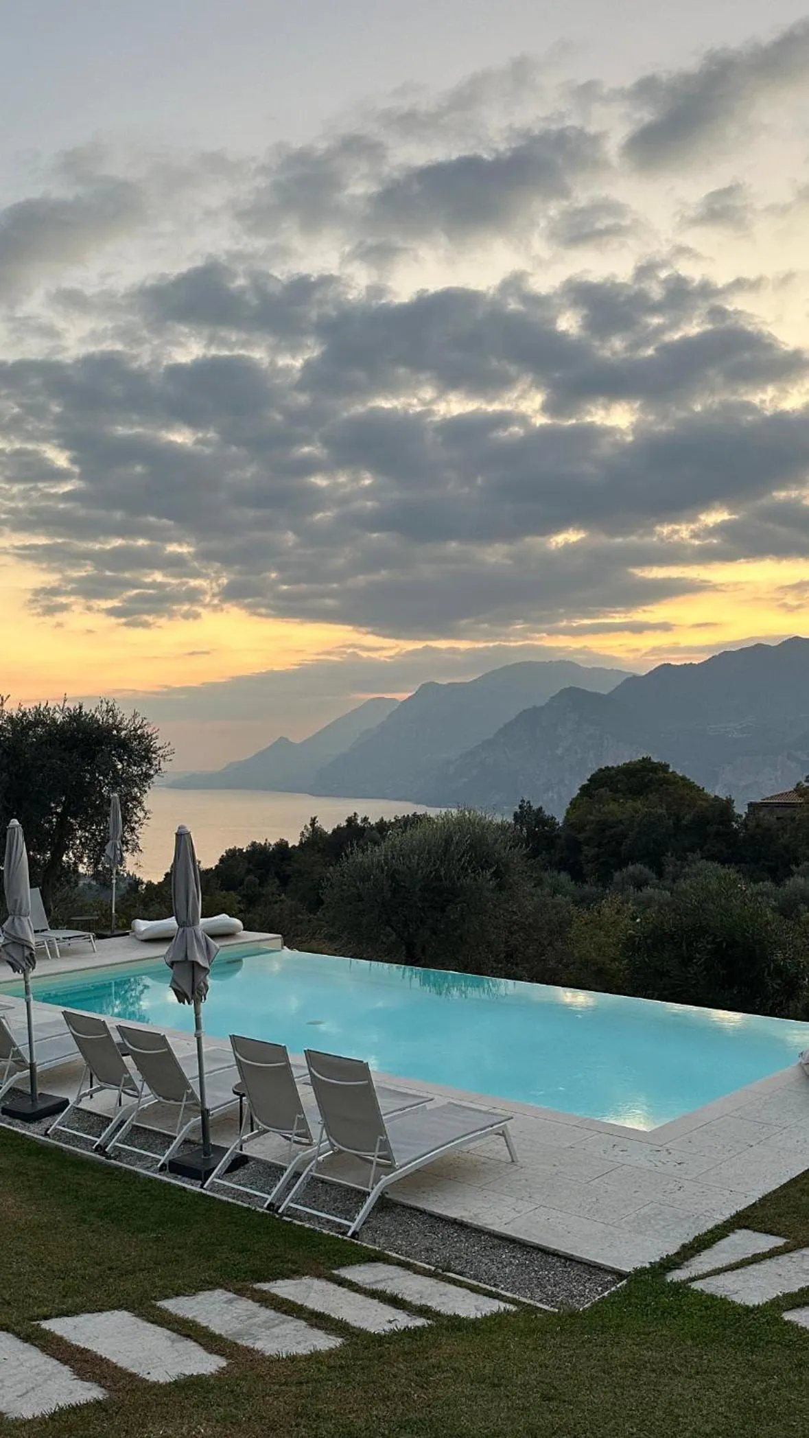Swimming pool in Guesthouse Grand View