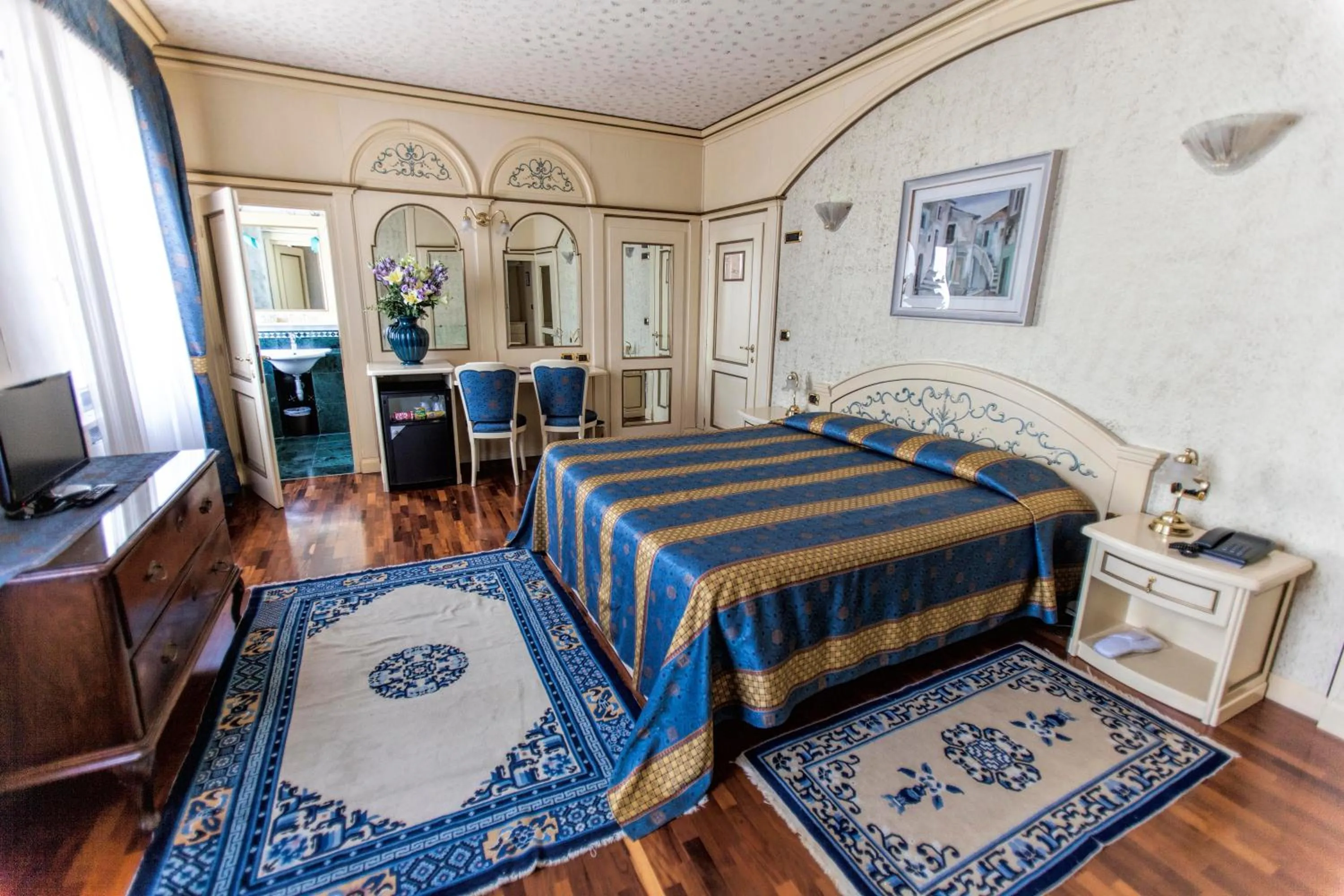 Photo of the whole room, Bed in Hotel Colomba d'Oro