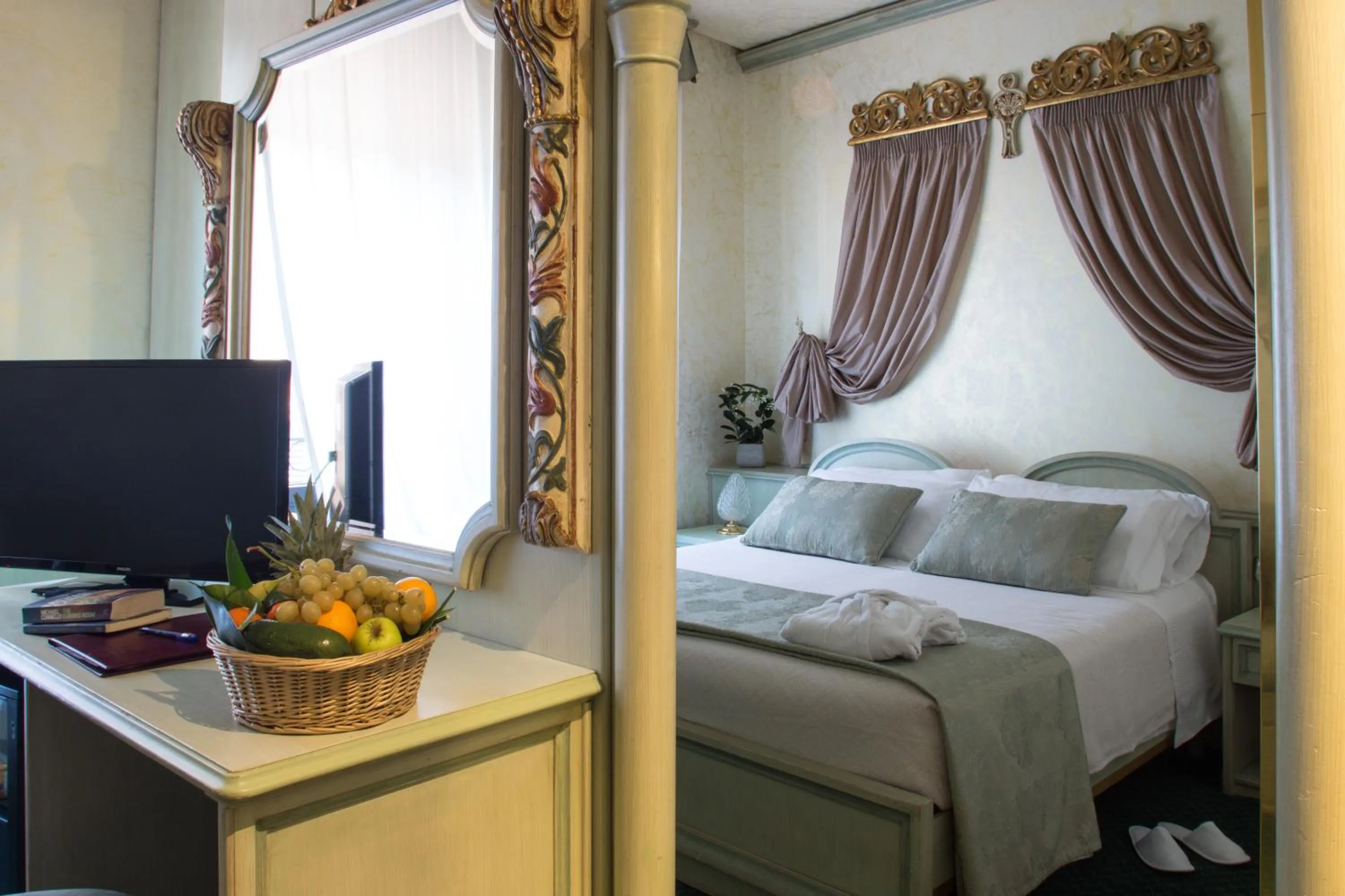 Photo of the whole room, Bed in Hotel Colomba d'Oro