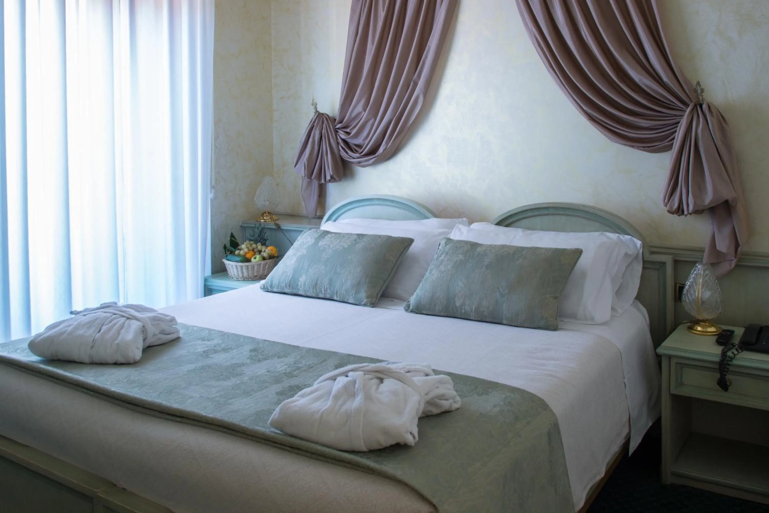 Bed in Hotel Colomba d'Oro