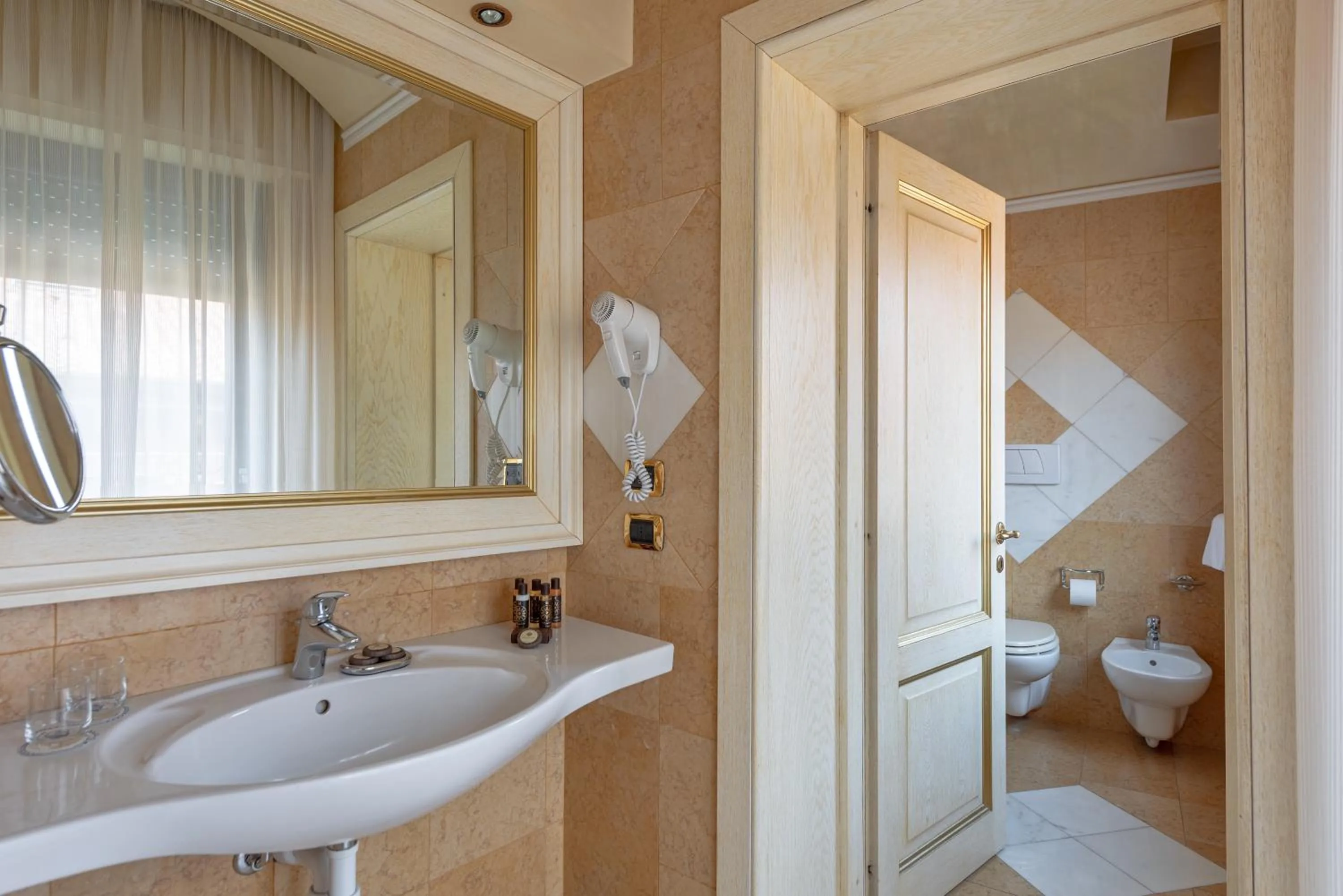 Bathroom in Hotel Colomba d'Oro