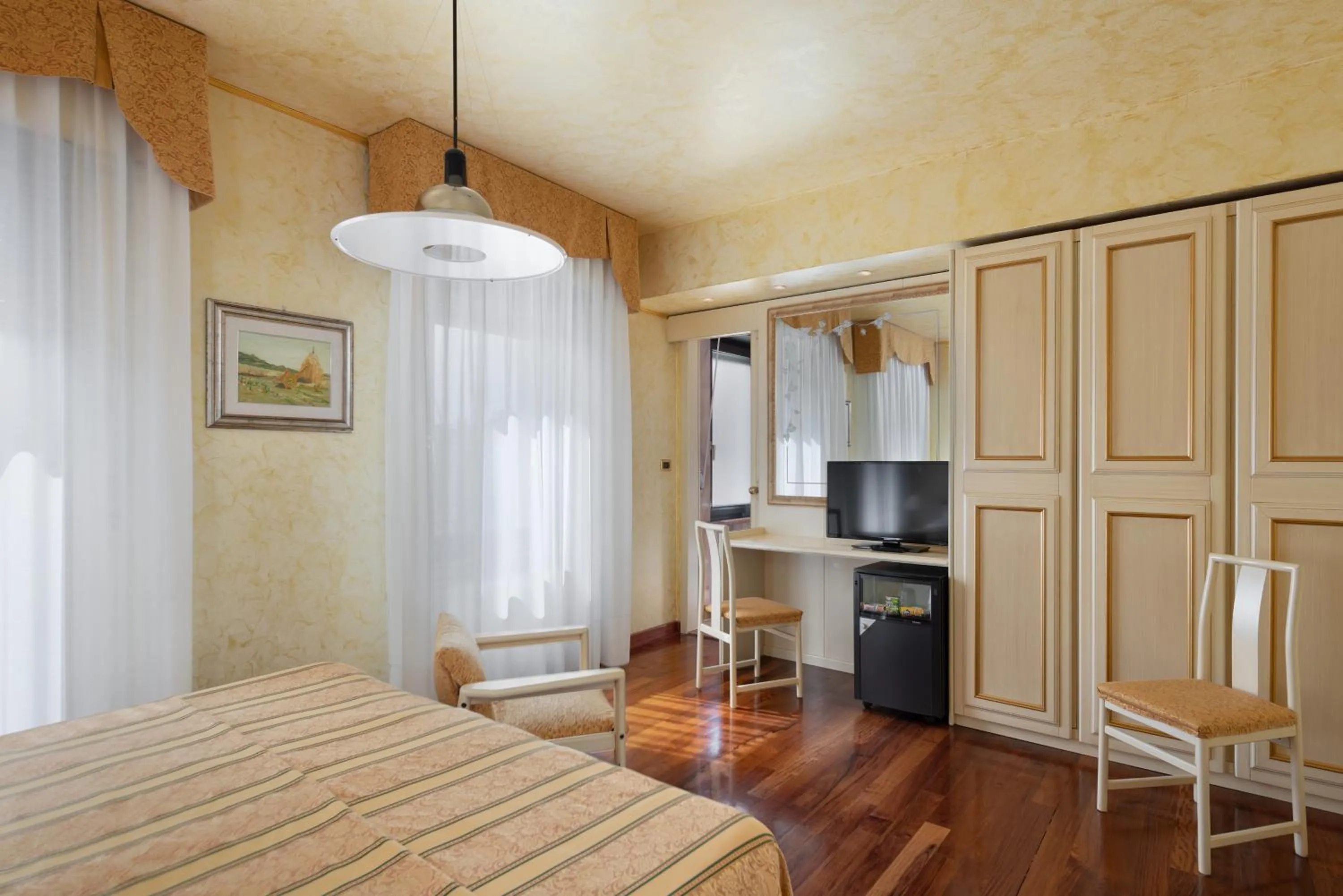 Bedroom, Bed in Hotel Colomba d'Oro