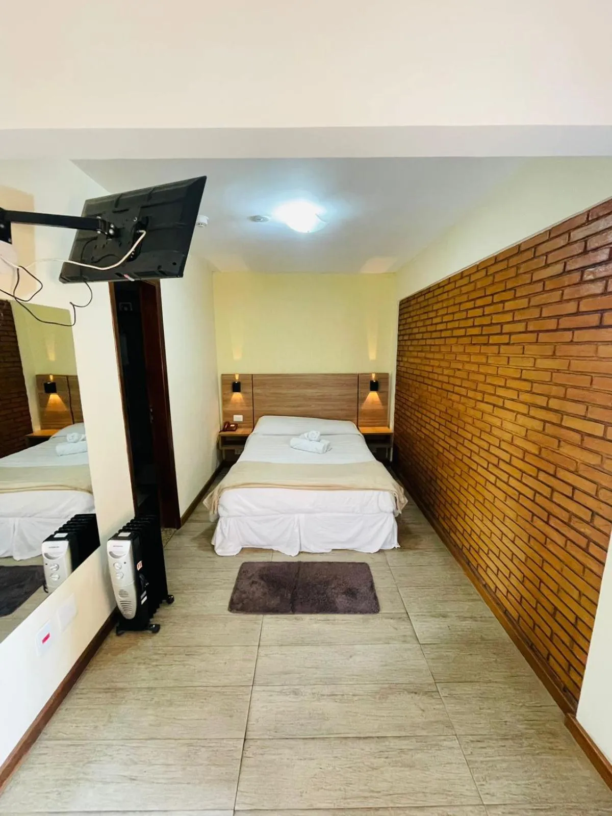 Bedroom, Bed in Hotel Garnier