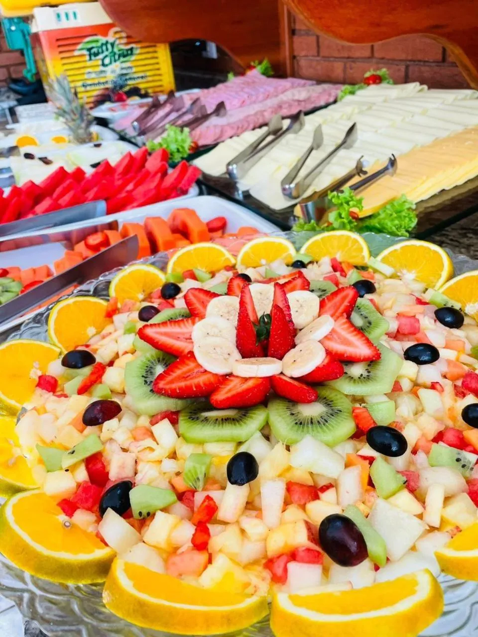 Restaurant/places to eat in Hotel Garnier