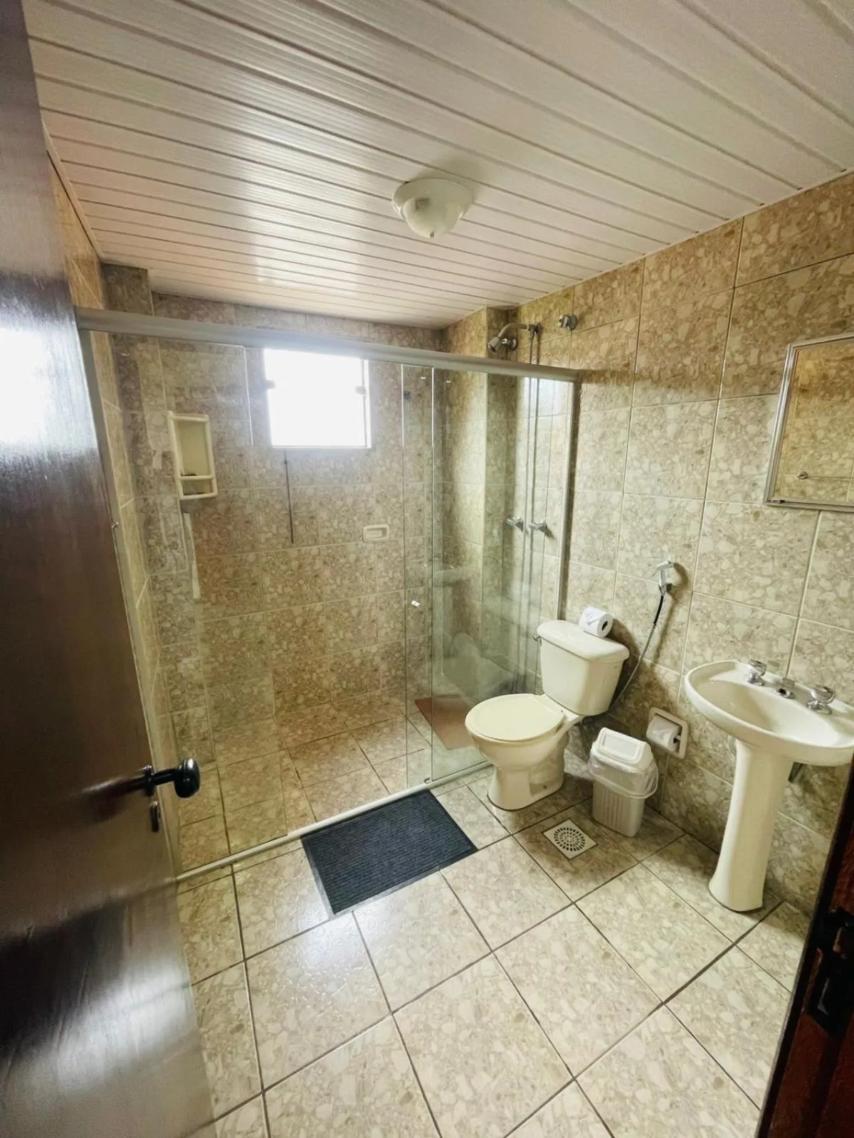 Shower in Hotel Garnier