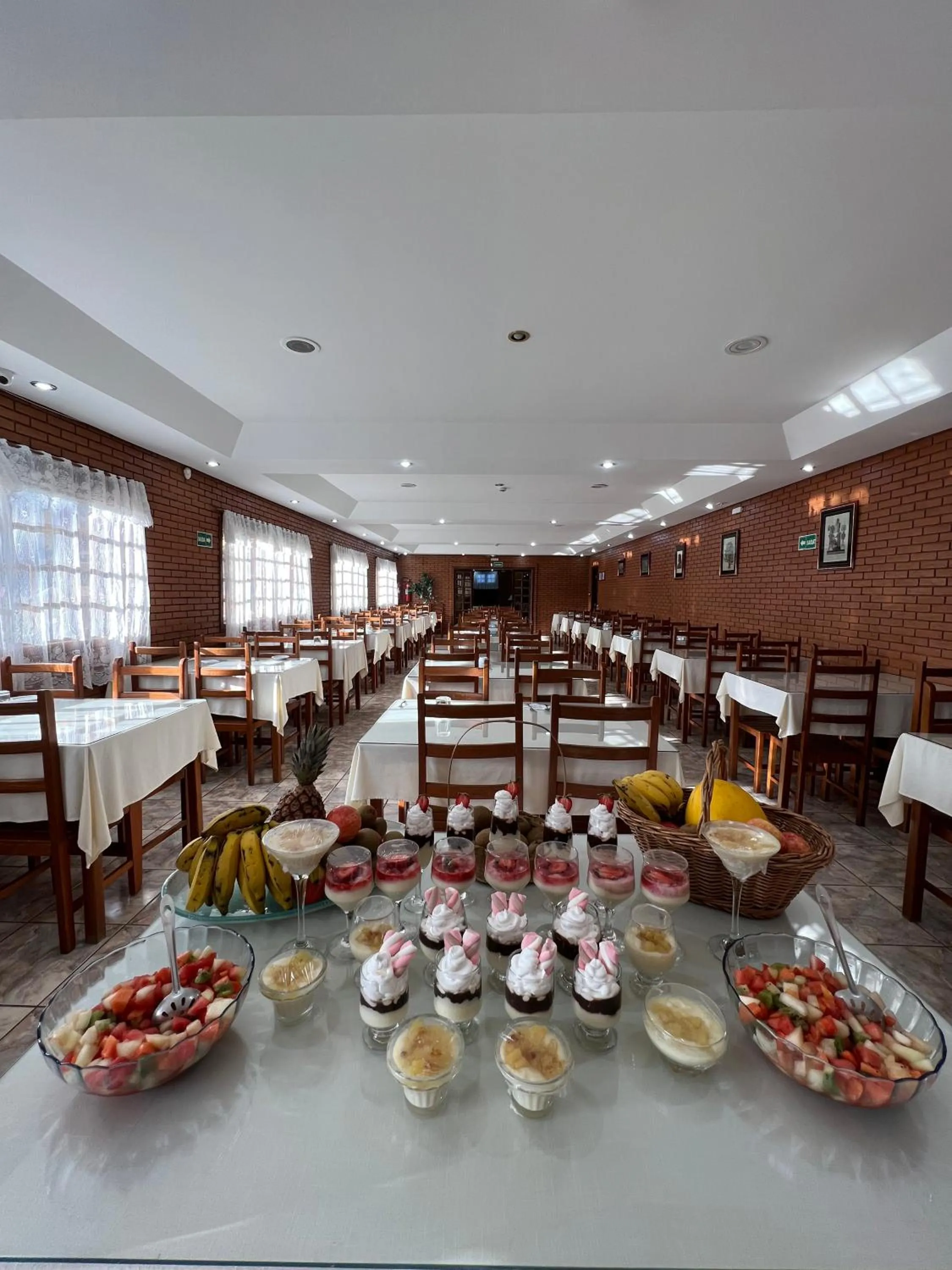 Restaurant/places to eat in Hotel Garnier