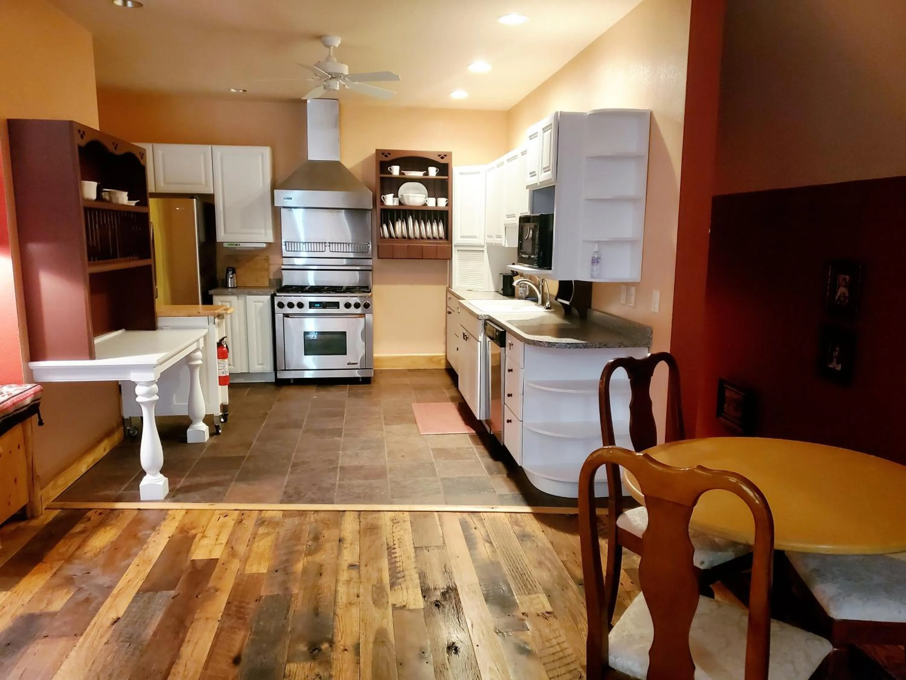 Dining area in Dream Drift Motel