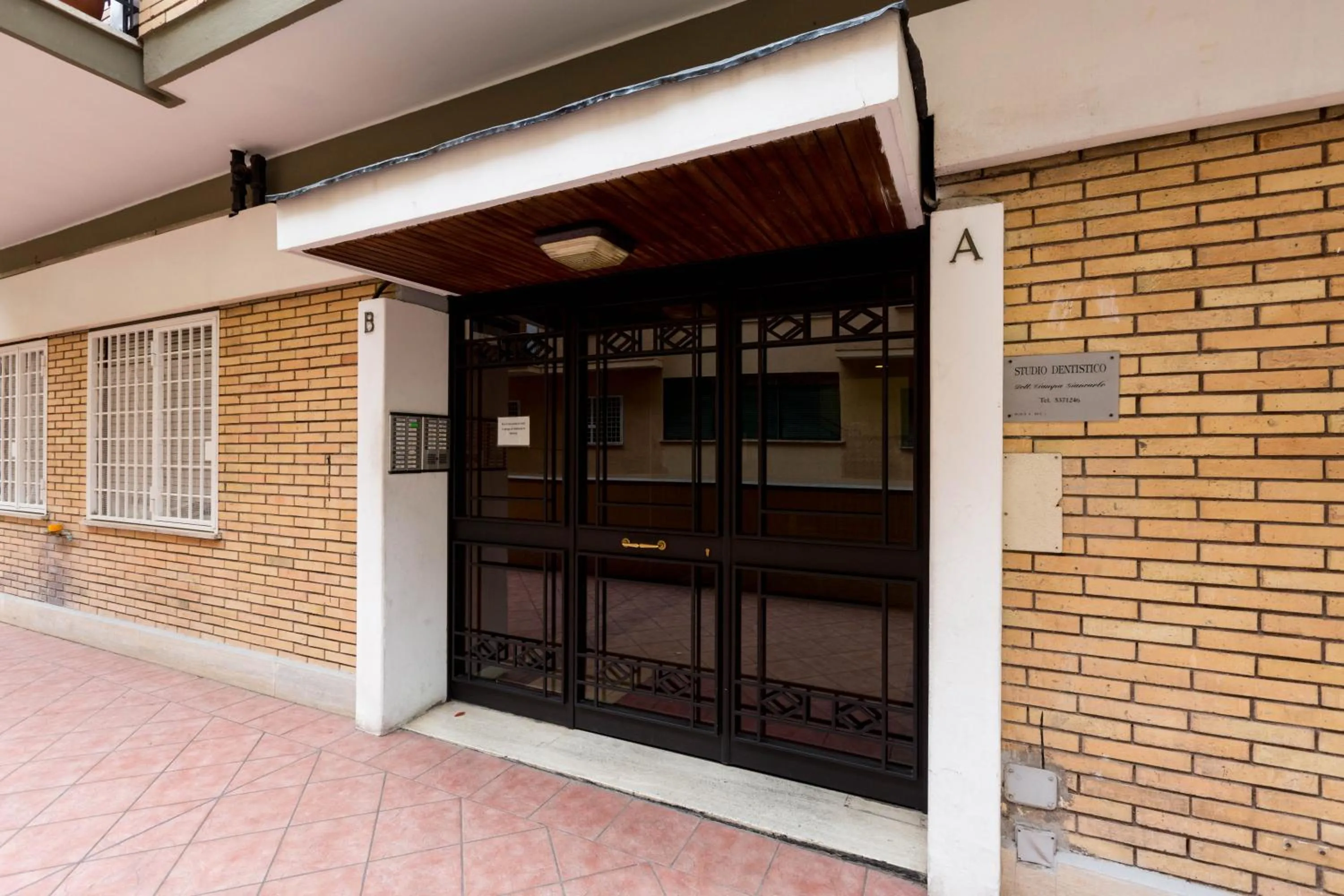 Property building in Casa Eli Roma B&B