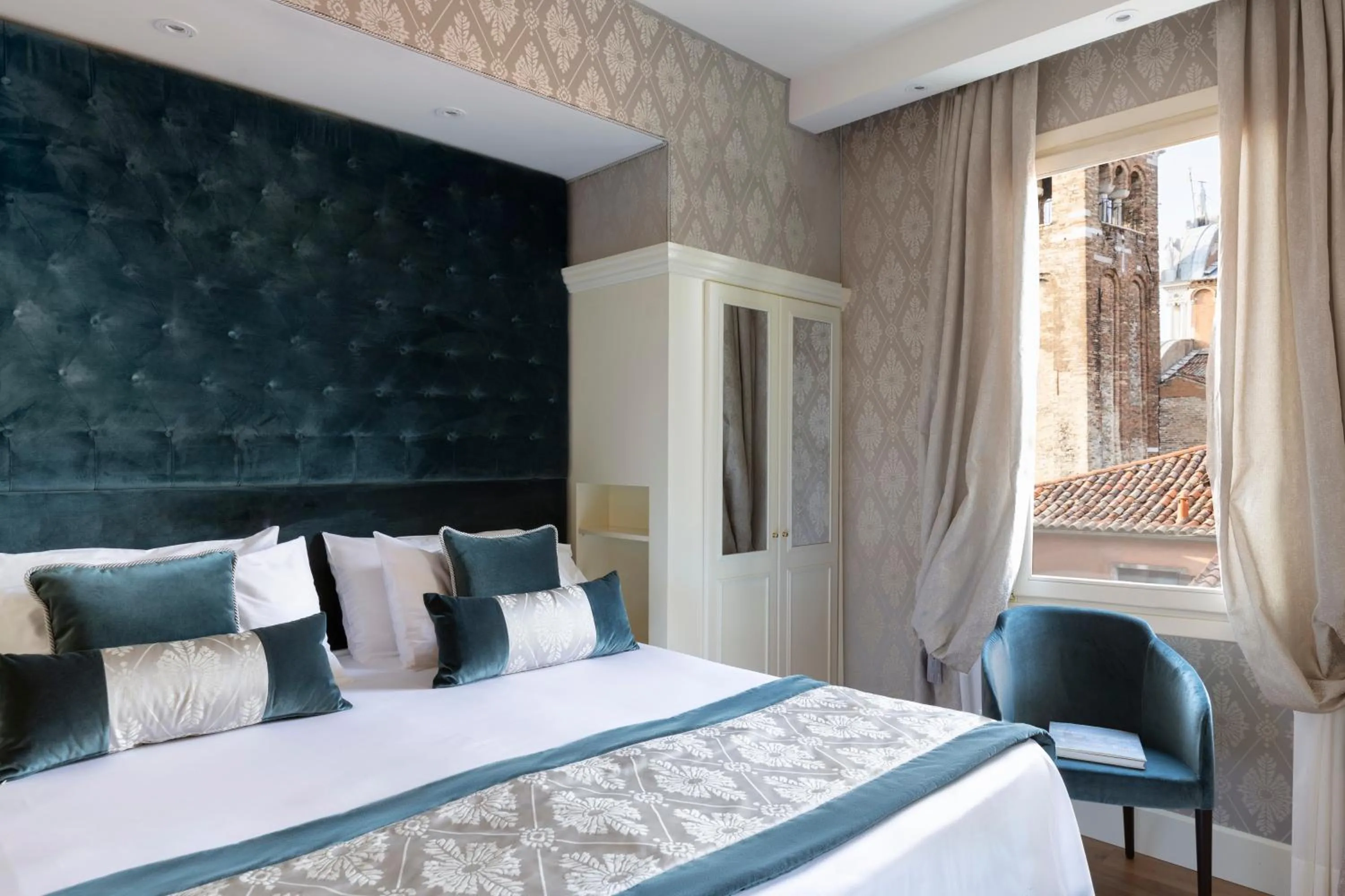 Bed in Londra Palace Venezia