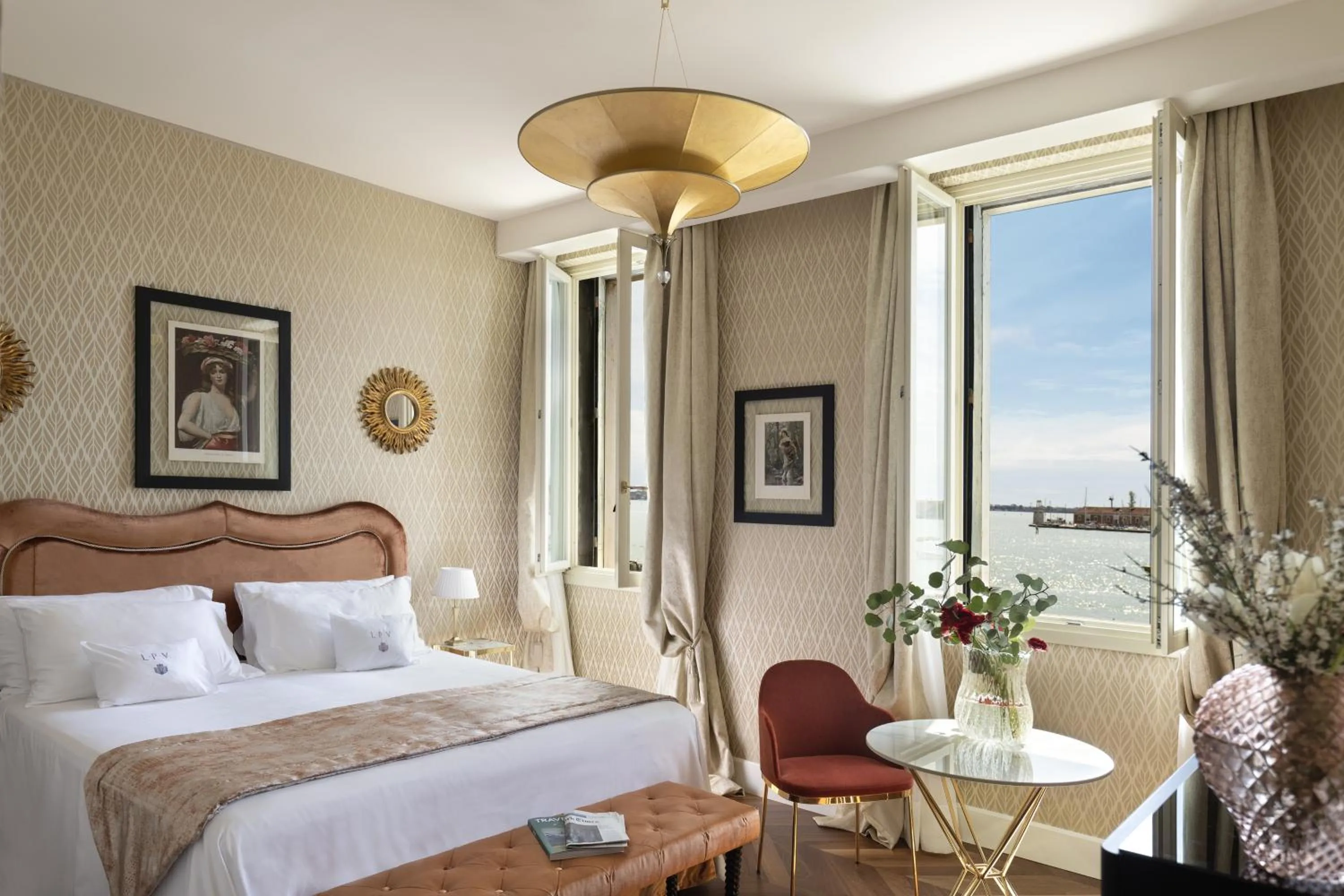 Bed in Londra Palace Venezia