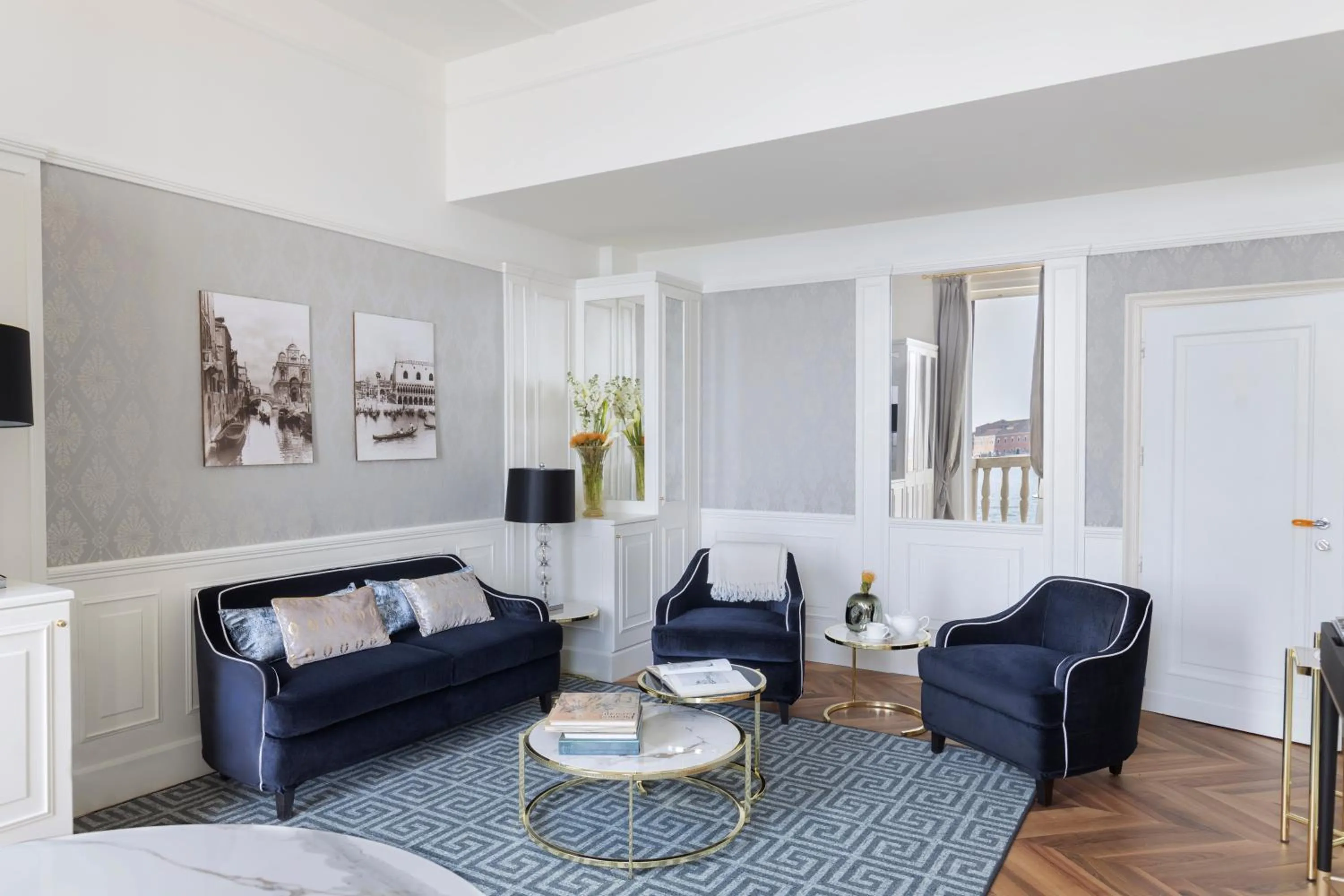 Living room in Londra Palace Venezia