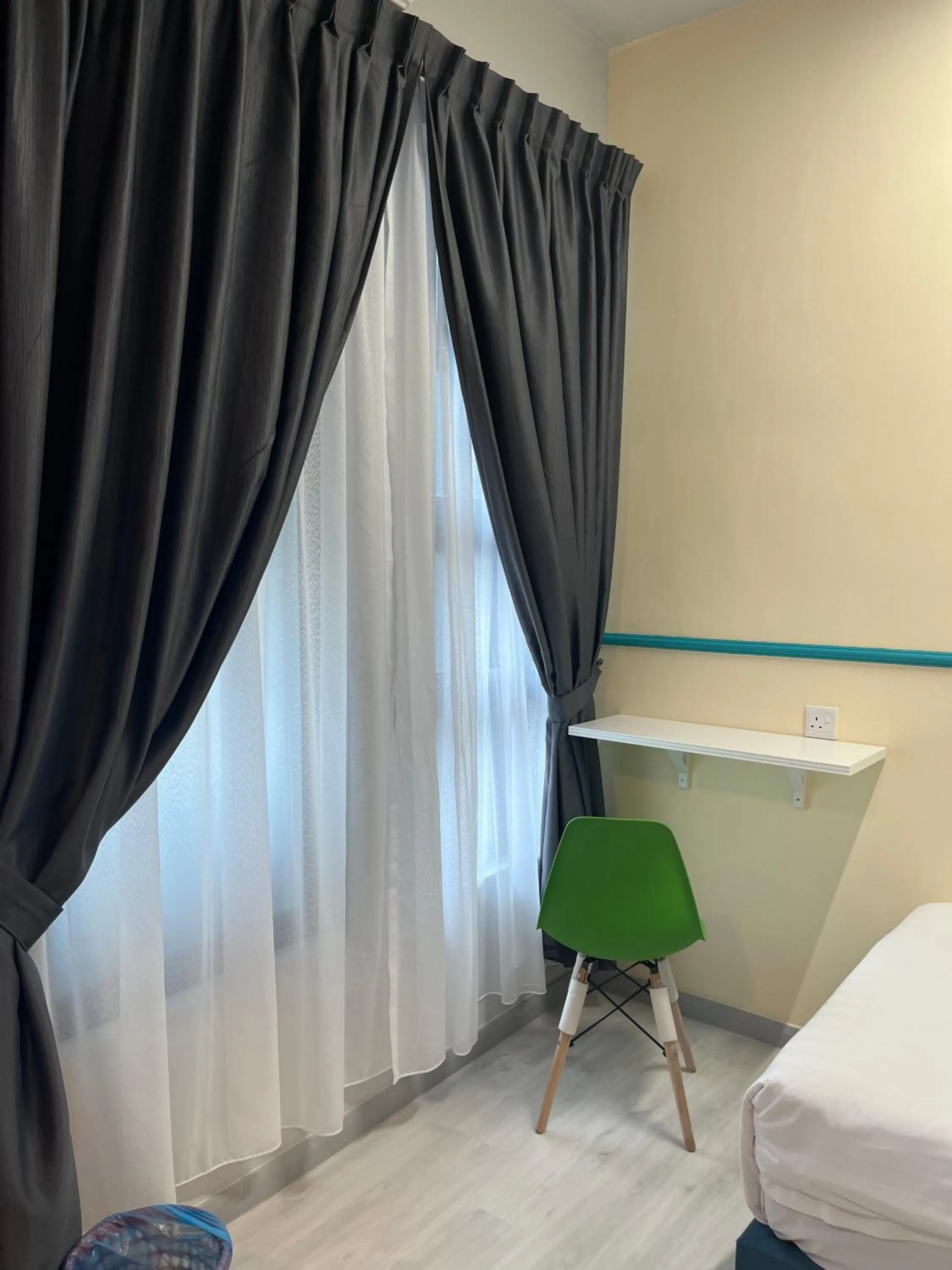 Bed in Splendours Condos@Jesselton Quay