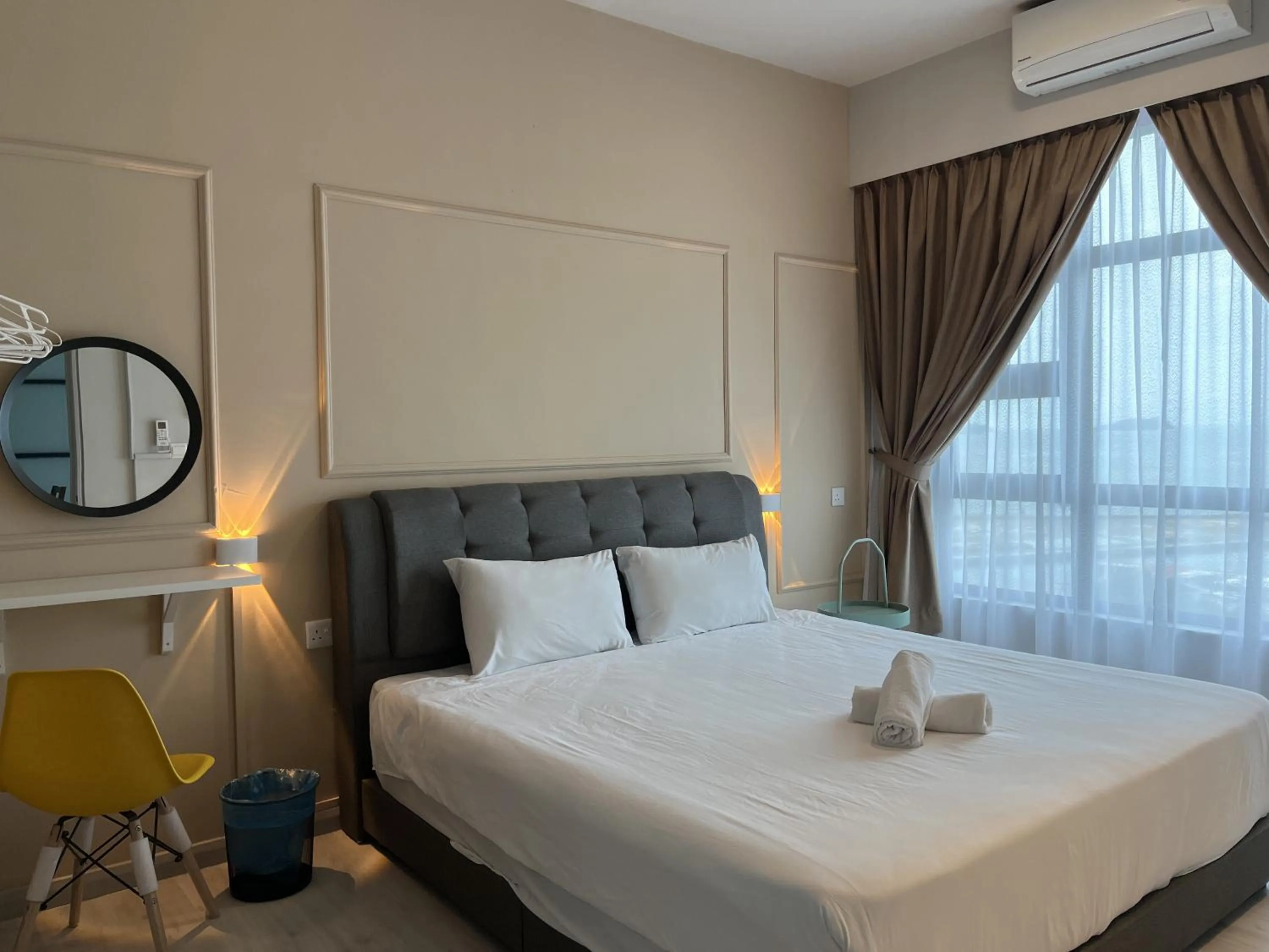 Bed in Splendours Condos@Jesselton Quay